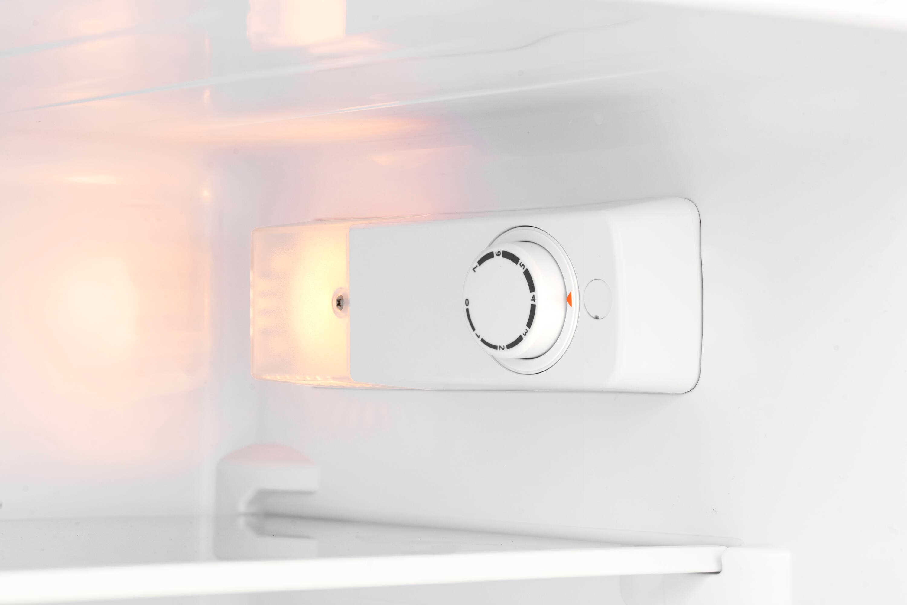 Refrigerador de 3.1 pies cúbicos con congelador (plateado) ENERGY STAR Hisense HRT031AVE