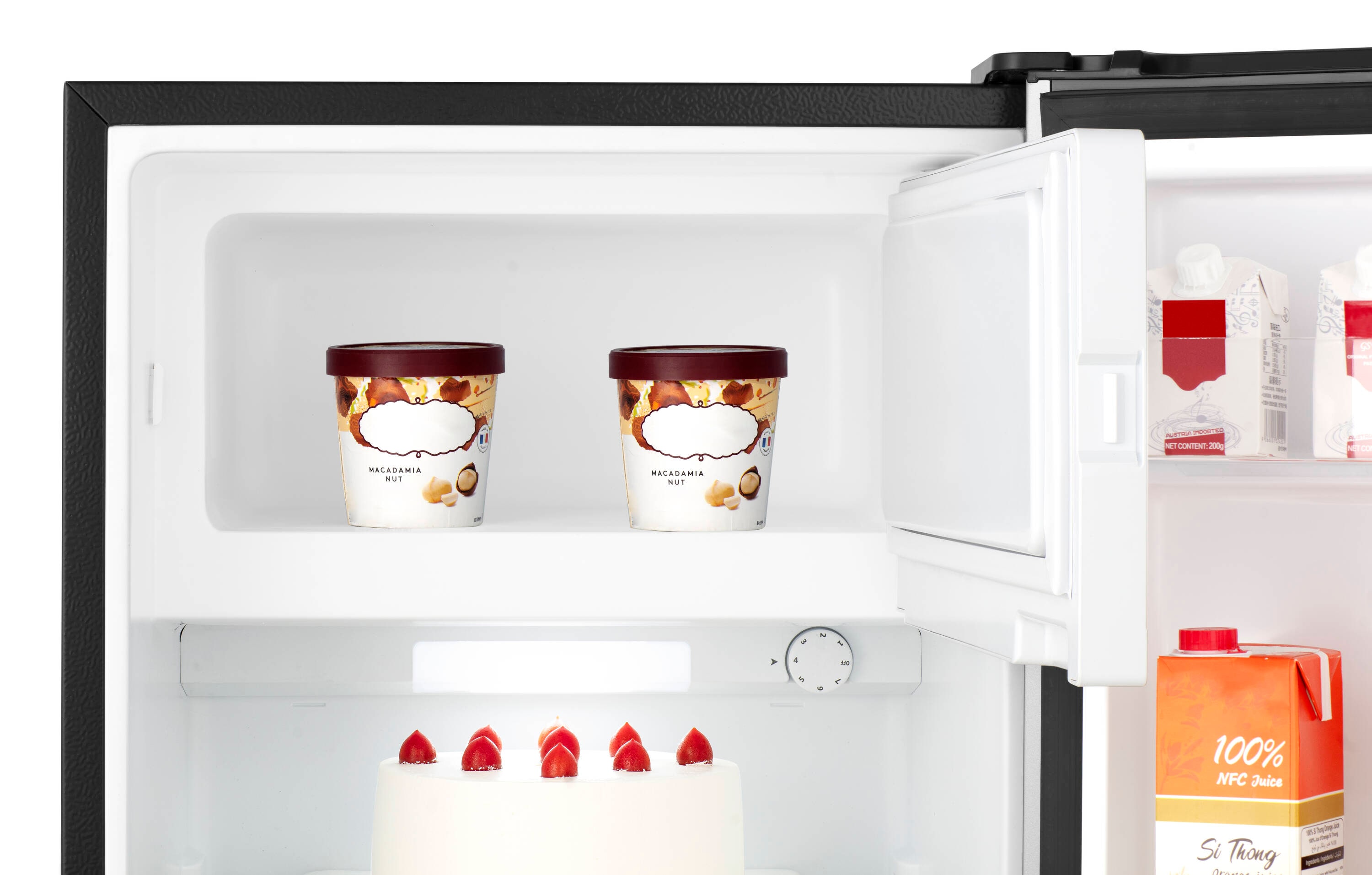 Refrigerador de 5.9 pies cúbicos Hisense con congelador (Plata) ENERGY STAR HRC060BVE