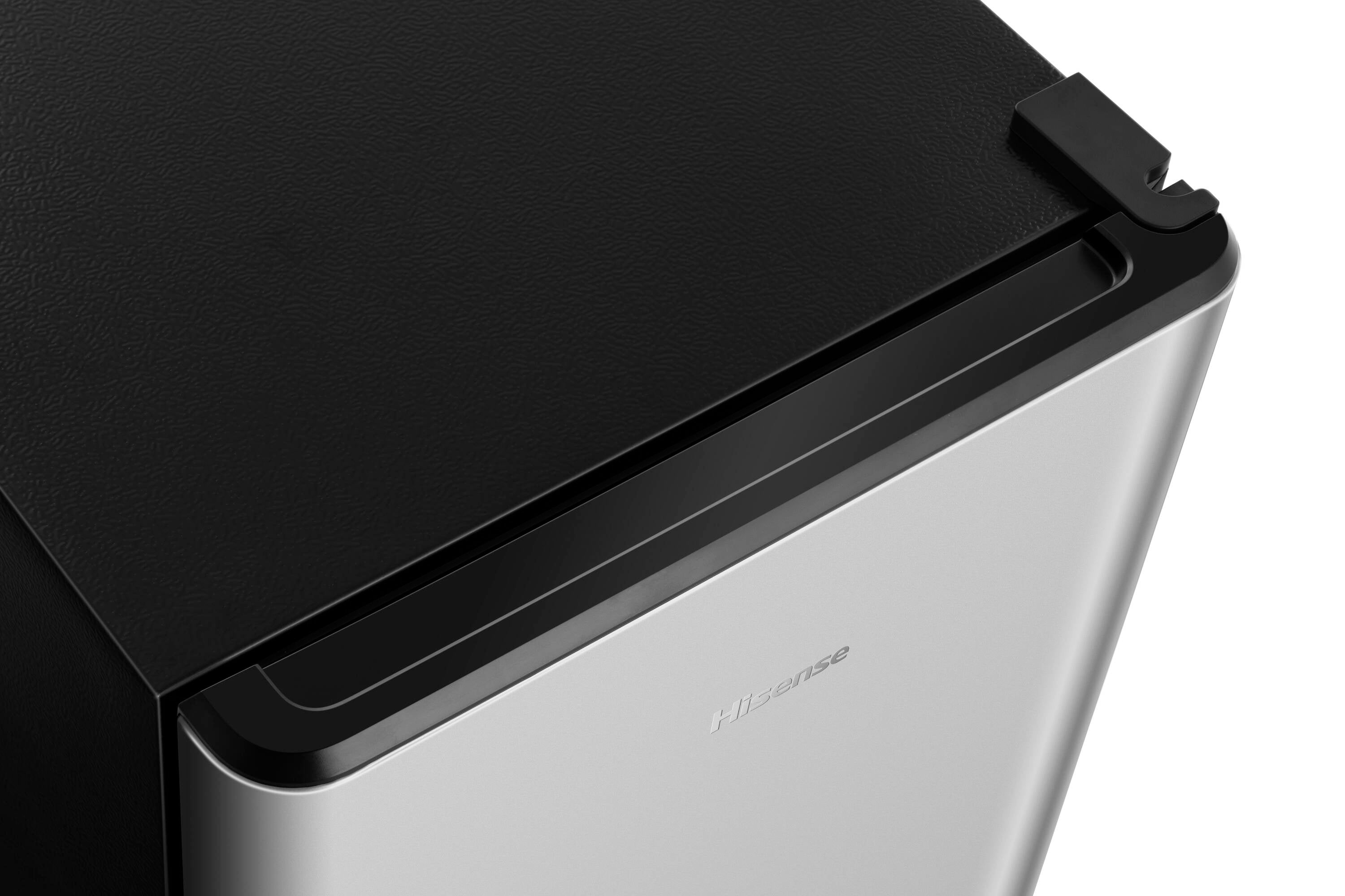 Refrigerador de 5.9 pies cúbicos Hisense con congelador (Plata) ENERGY STAR HRC060BVE