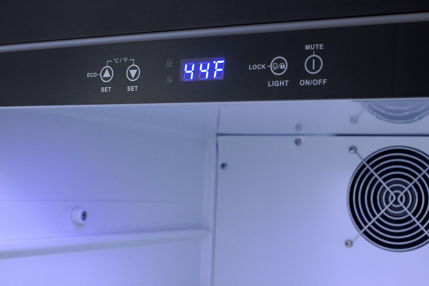 Refrigerador Compacto Empotrado de 4.2 Pies Cúbicos (Puerta lista para panel y gabinete negro) AL55IF