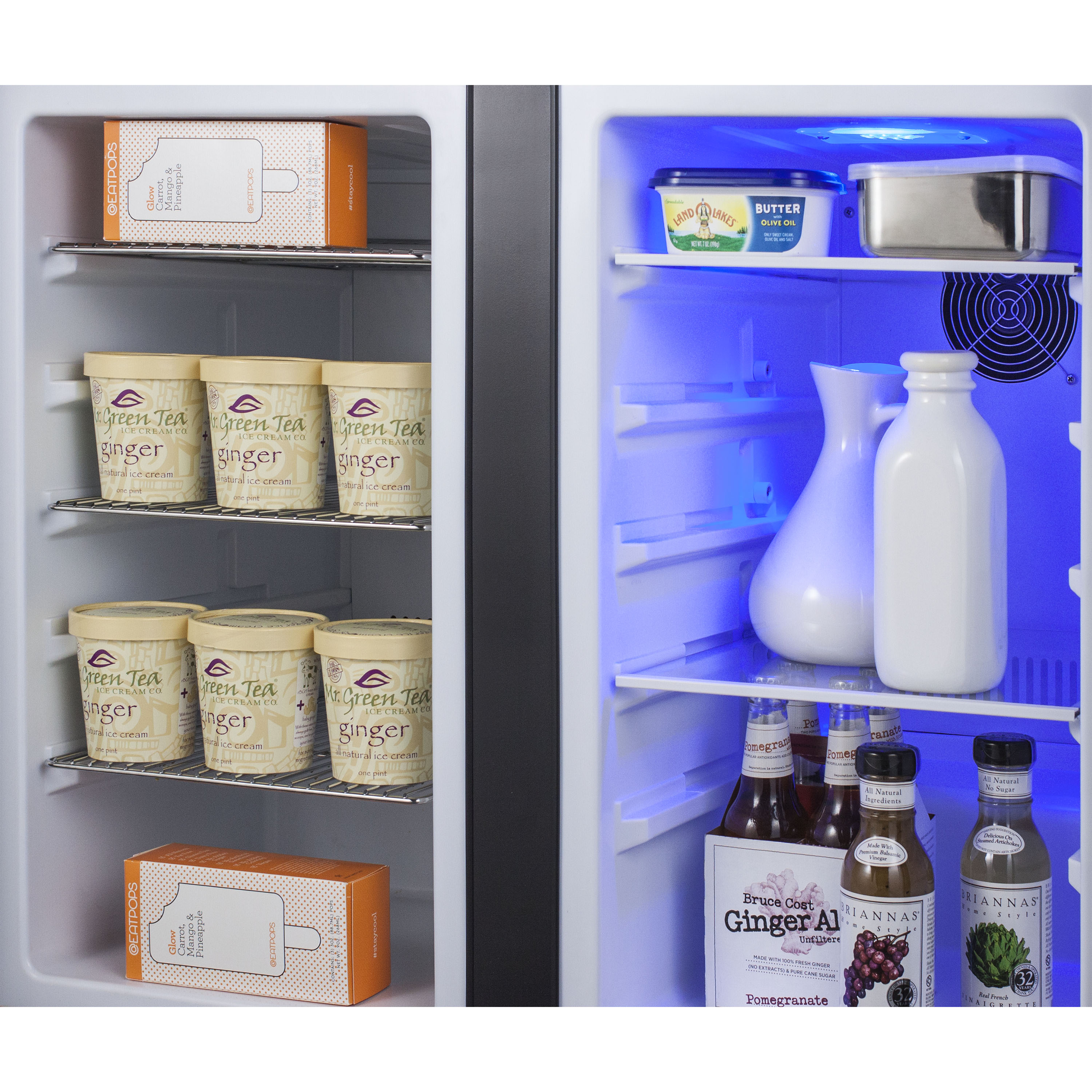 Refrigerador empotrado de 5.8 pies cúbicos con congelador (puertas de acero inoxidable y gabinete negro) BRF36FD