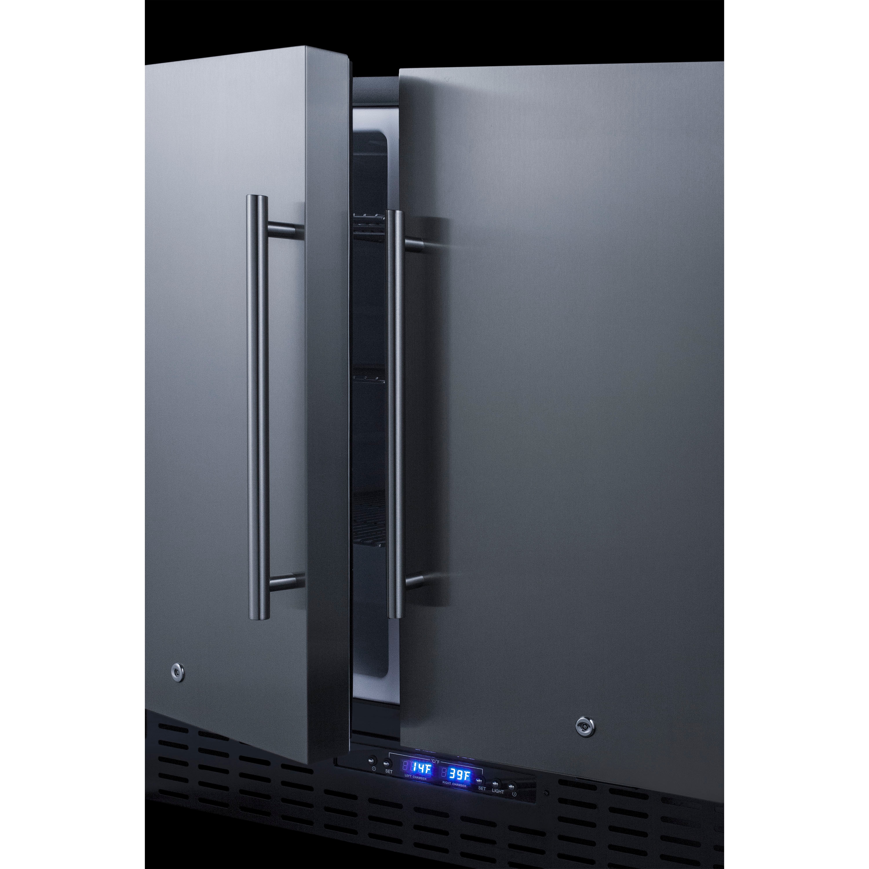 Refrigerador empotrado de 5.8 pies cúbicos con congelador (puertas de acero inoxidable y gabinete negro) BRF36FD