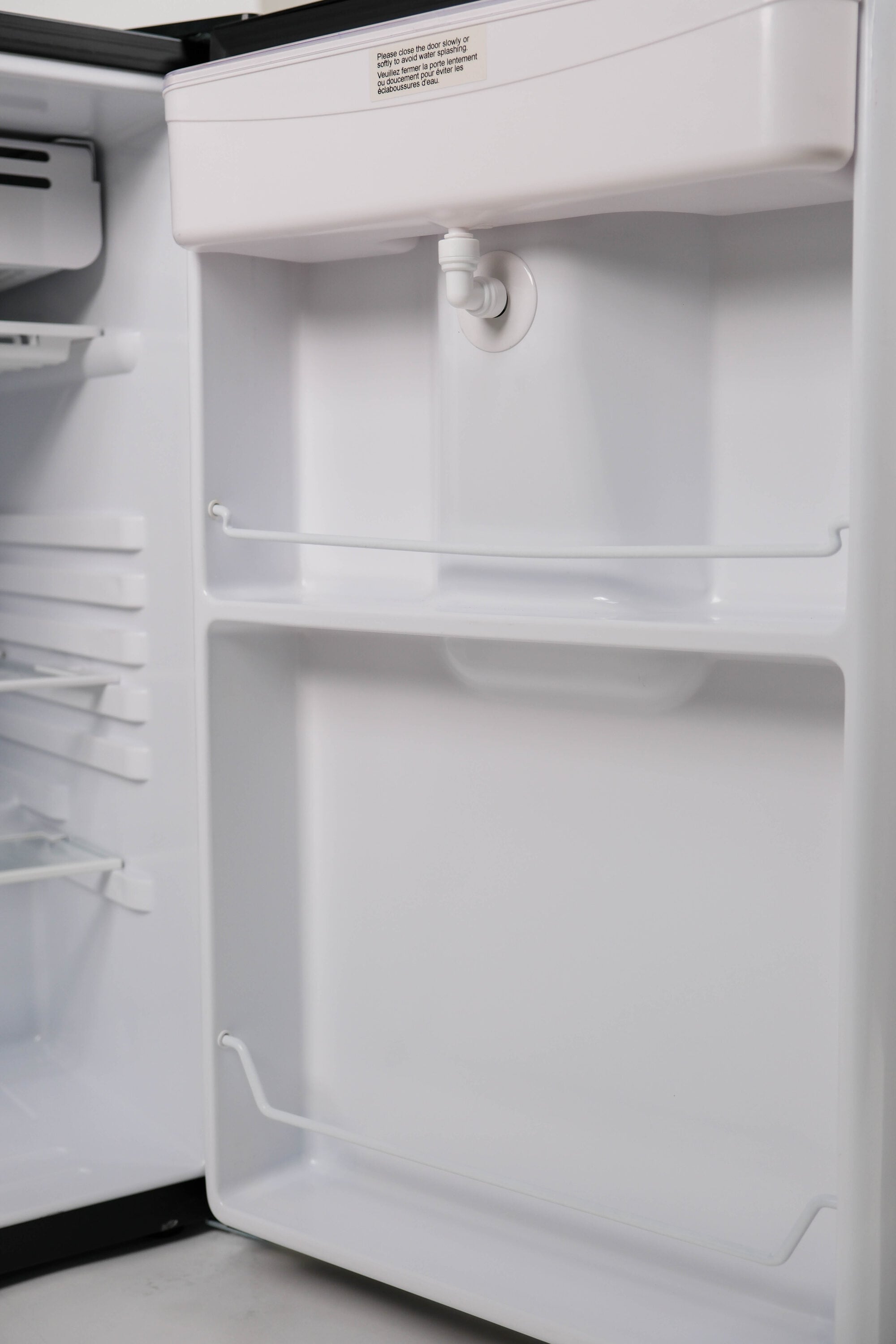 Refrigerador compacto Frigidaire de 4.5 pies cúbicos (Negro) EFR494-NEGRO