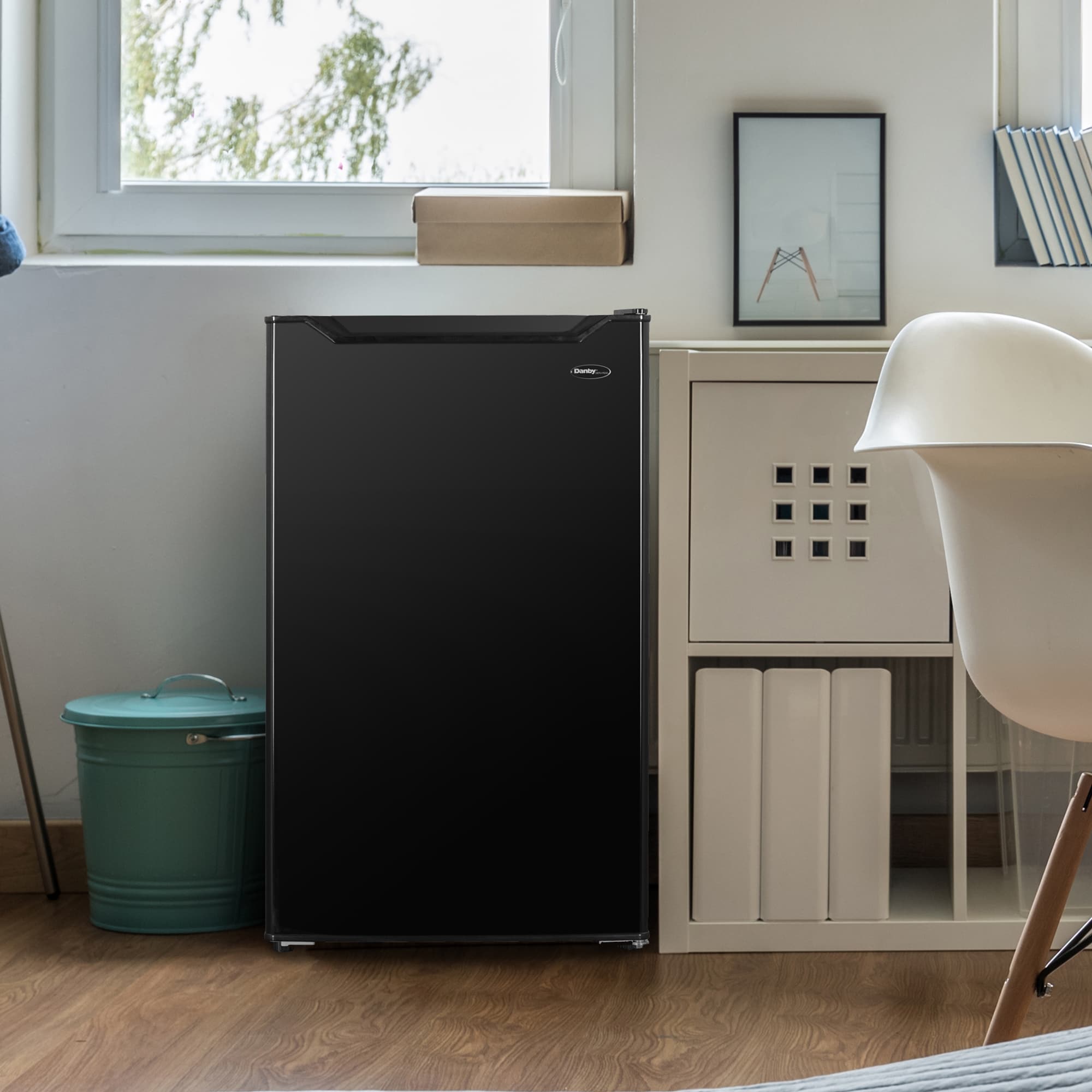 Refrigerador Mini Danby de 3.2 pies cúbicos (negro) con certificación ENERGY STAR DAR032B2BM