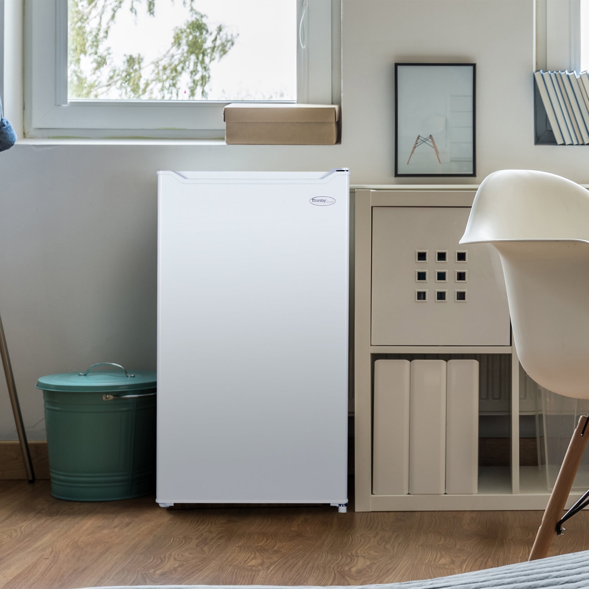 Refrigerador Mini Danby de 3.2 pies cúbicos (Blanco) con certificación ENERGY STAR DAR032B2WM