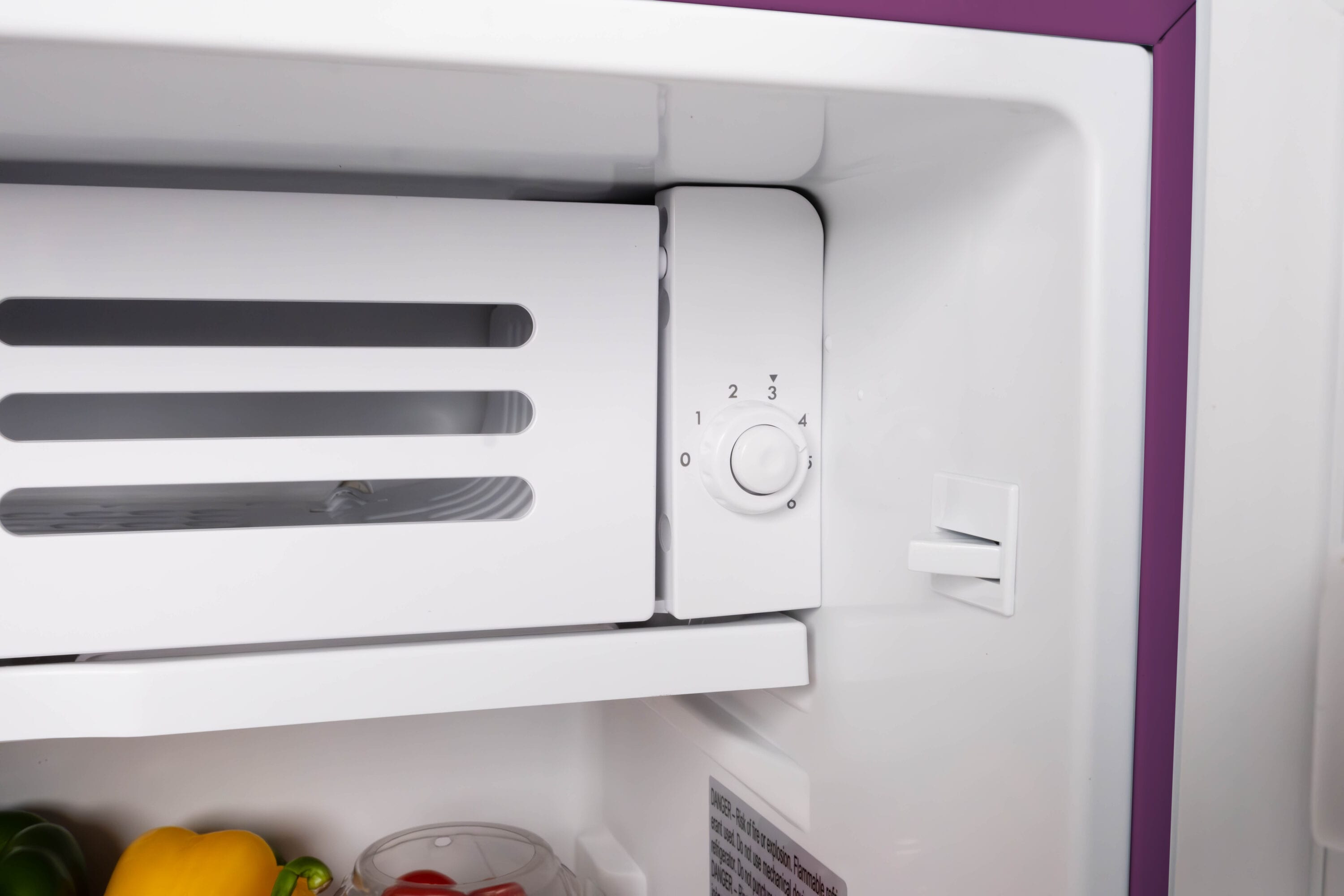 Refrigerador Mini de 3.2 Pies Cúbicos (Morado)