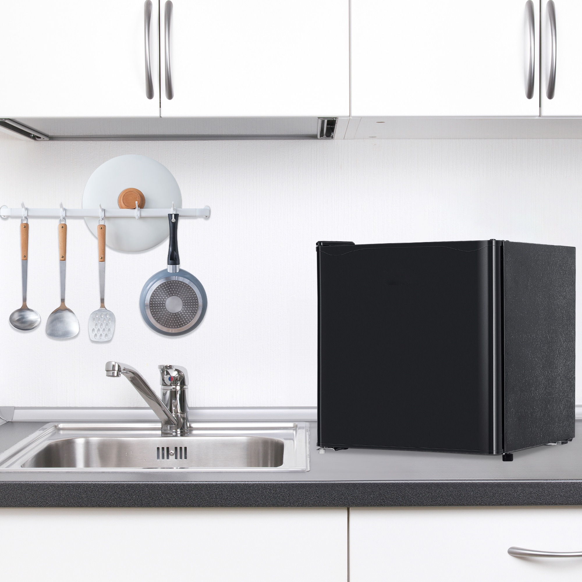 Refrigerador Mini de 1.6 Pies Cúbicos con Congelador (Negro) CERTIFICADO POR ENERGY STAR