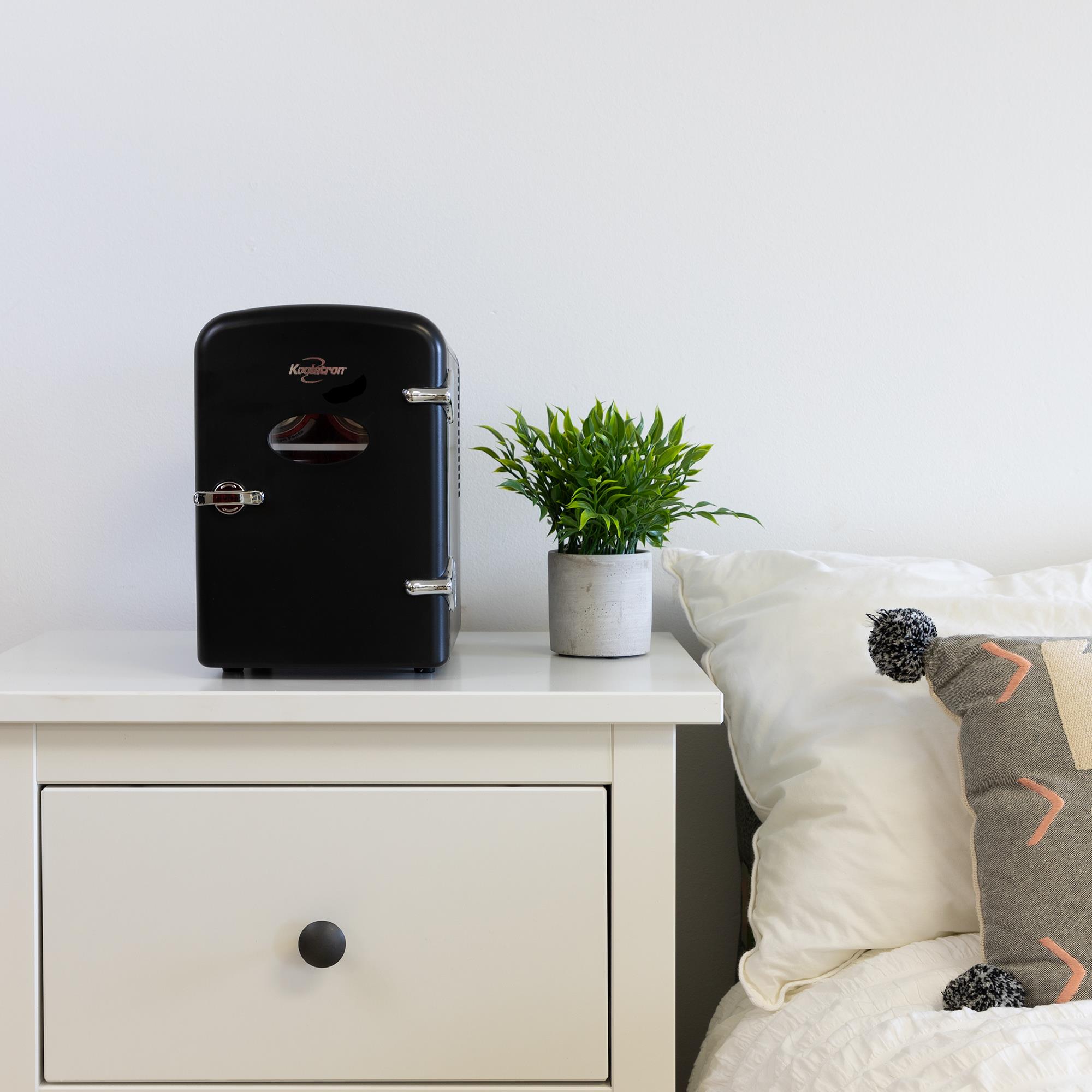 Enfriador personal portátil retro Koolatron de 4 litros para 6 latas (negro)
