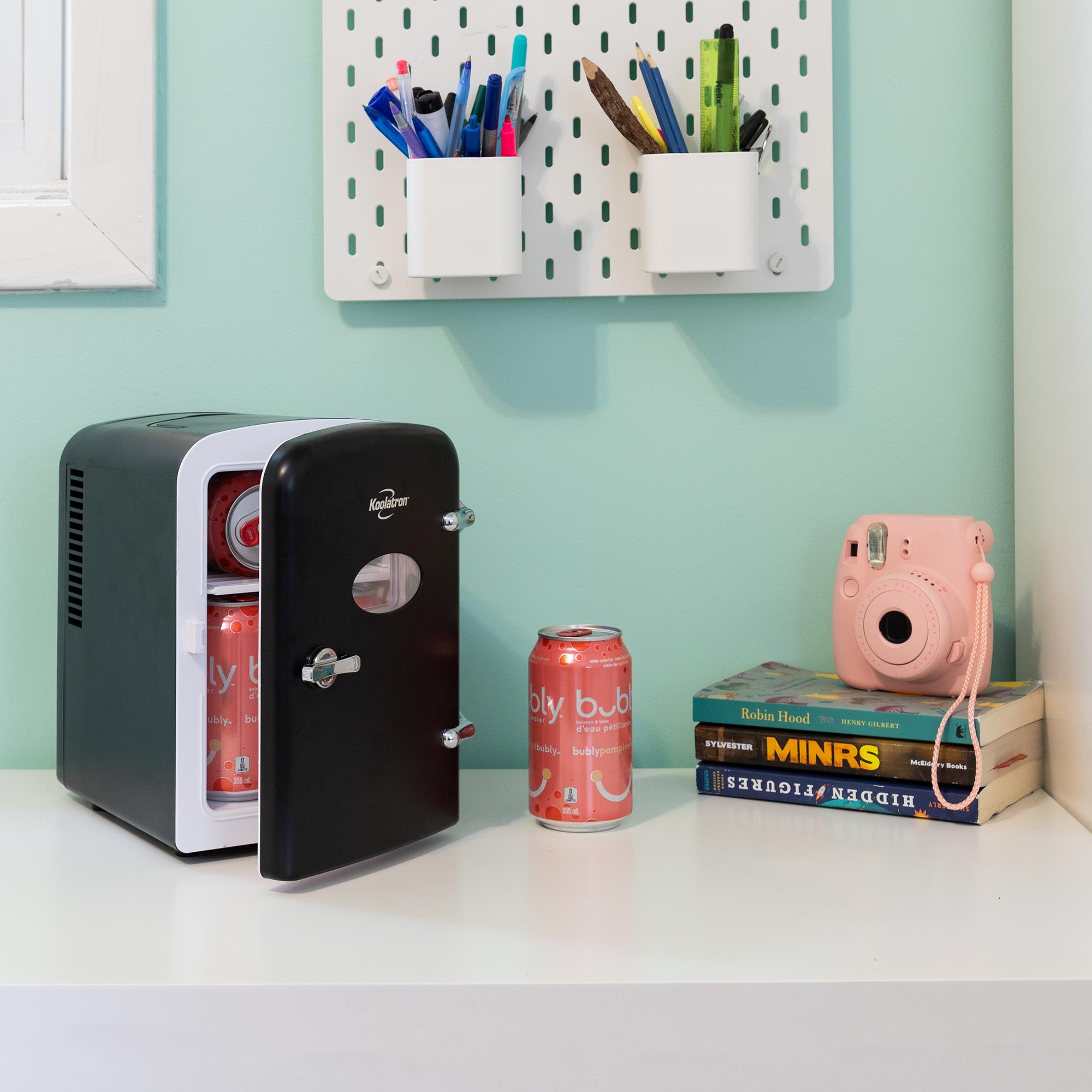 Enfriador personal portátil retro Koolatron de 4 litros para 6 latas (negro)