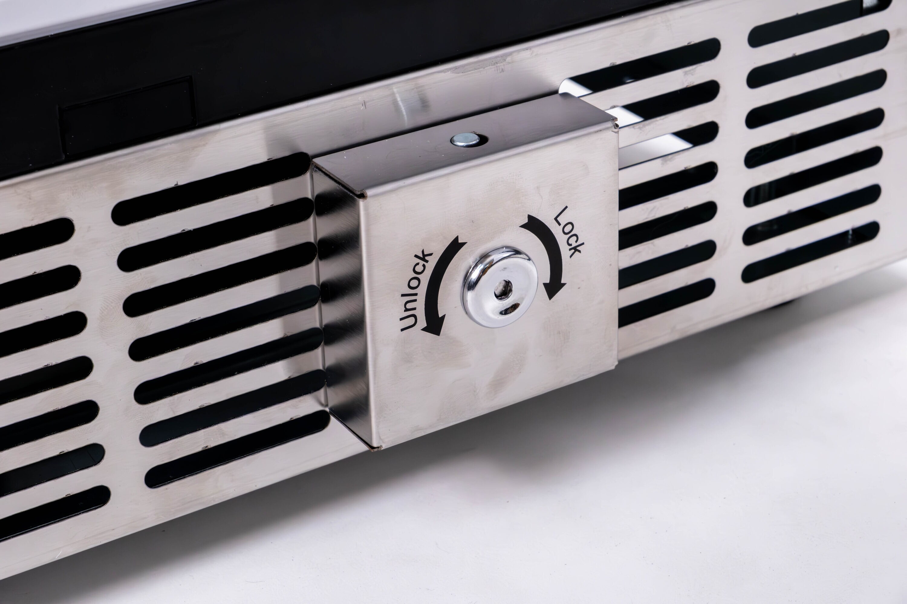 Frigidaire Minirefrigerador de 2.9 pies cúbicos con congelador (Acero inoxidable)