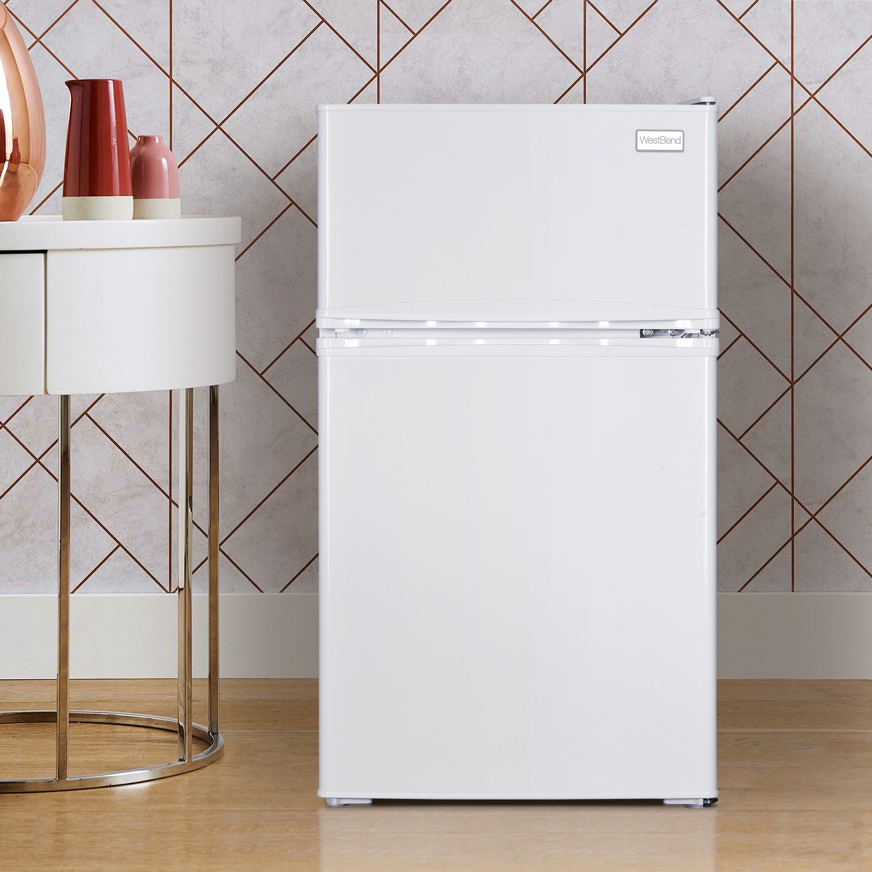 Refrigerador pequeño con congelador de 4.1 pies cúbicos de West Bend (Blanco) ENERGY STAR WBRT31W