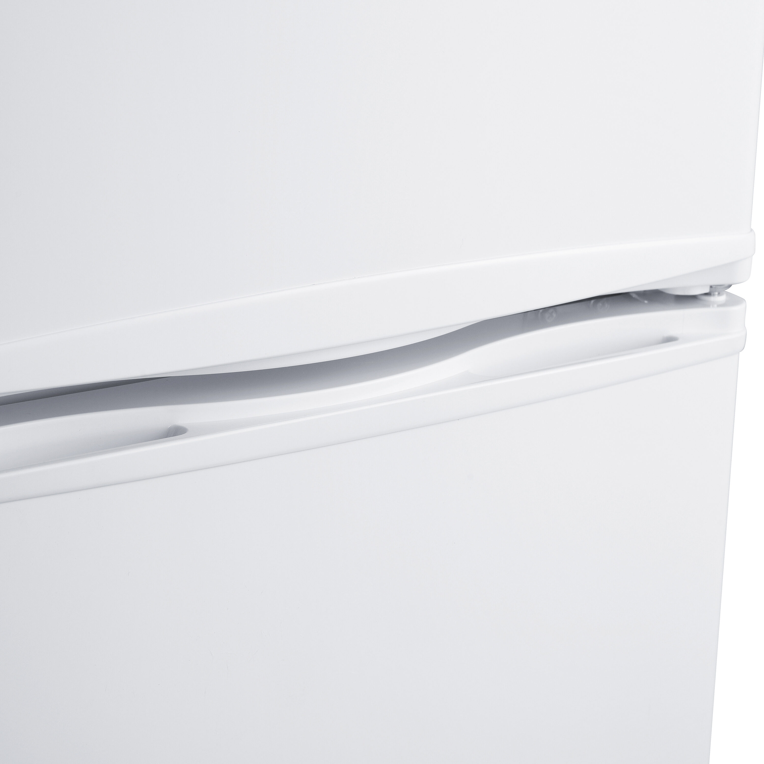 Refrigerador pequeño con congelador de 4.1 pies cúbicos de West Bend (Blanco) ENERGY STAR WBRT31W