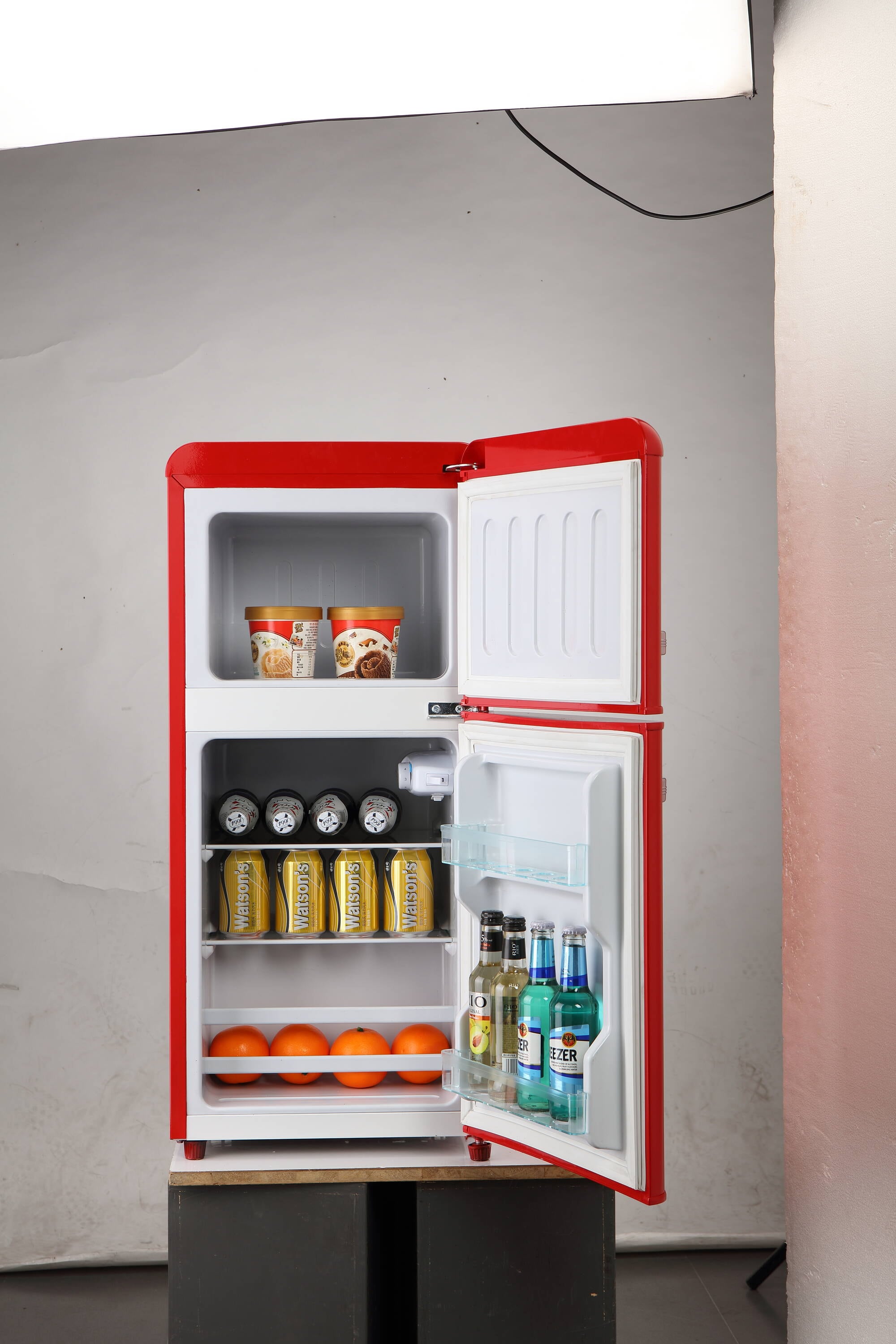 Congelador de 3.5 pies cúbicos con Freezer (Rojo) Listo para Garage HBICEMK-08
