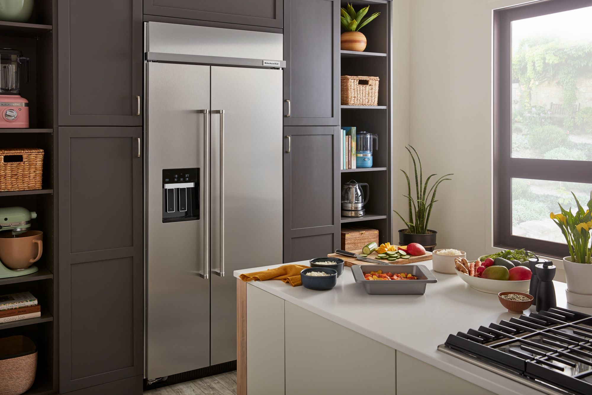 Refrigerador empotrable de acero inoxidable de 5.2 pies cúbicos de KitchenAid