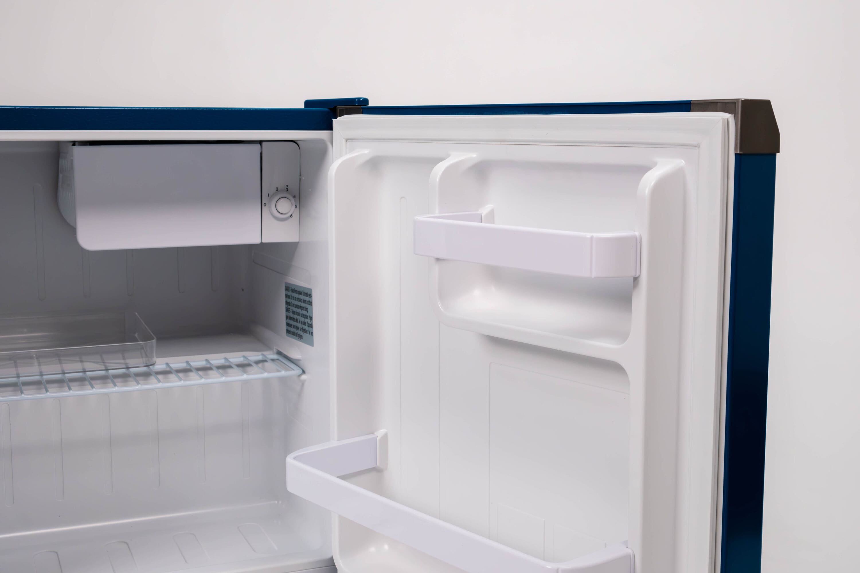 Mini Refrigerador Frigidaire de 1.6 pies cúbicos (Azul) EFR190-MARINE-6COM
