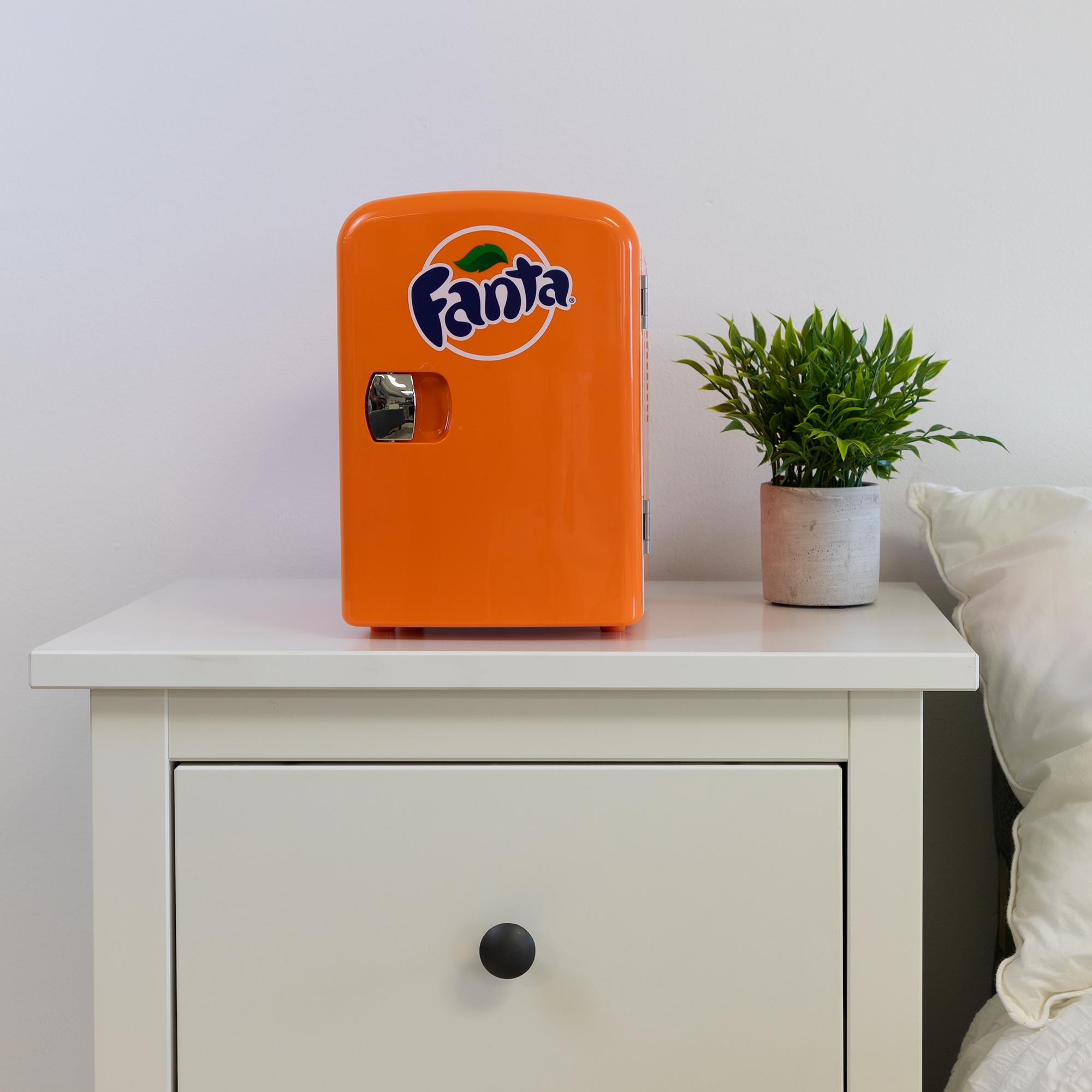 Enfriador/Calentador Portátil de 4L para 6 Latas de Coca-Cola Fanta (Naranja) 0.14 Pies Cúbicos FA04
