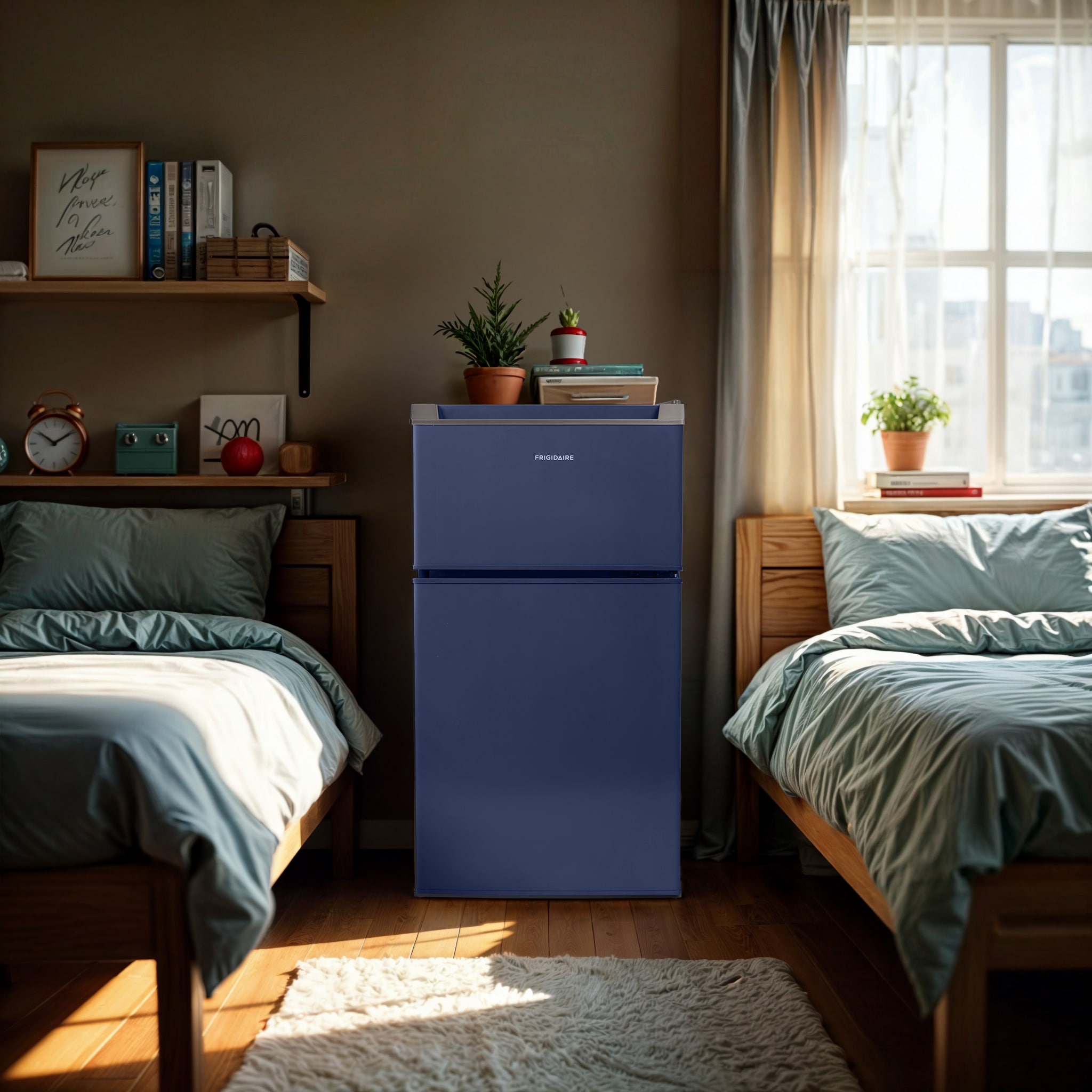 Refrigerador mini de 3.1 pies cúbicos con congelador (azul) EFR920-MARINE-6COM de Frigidaire