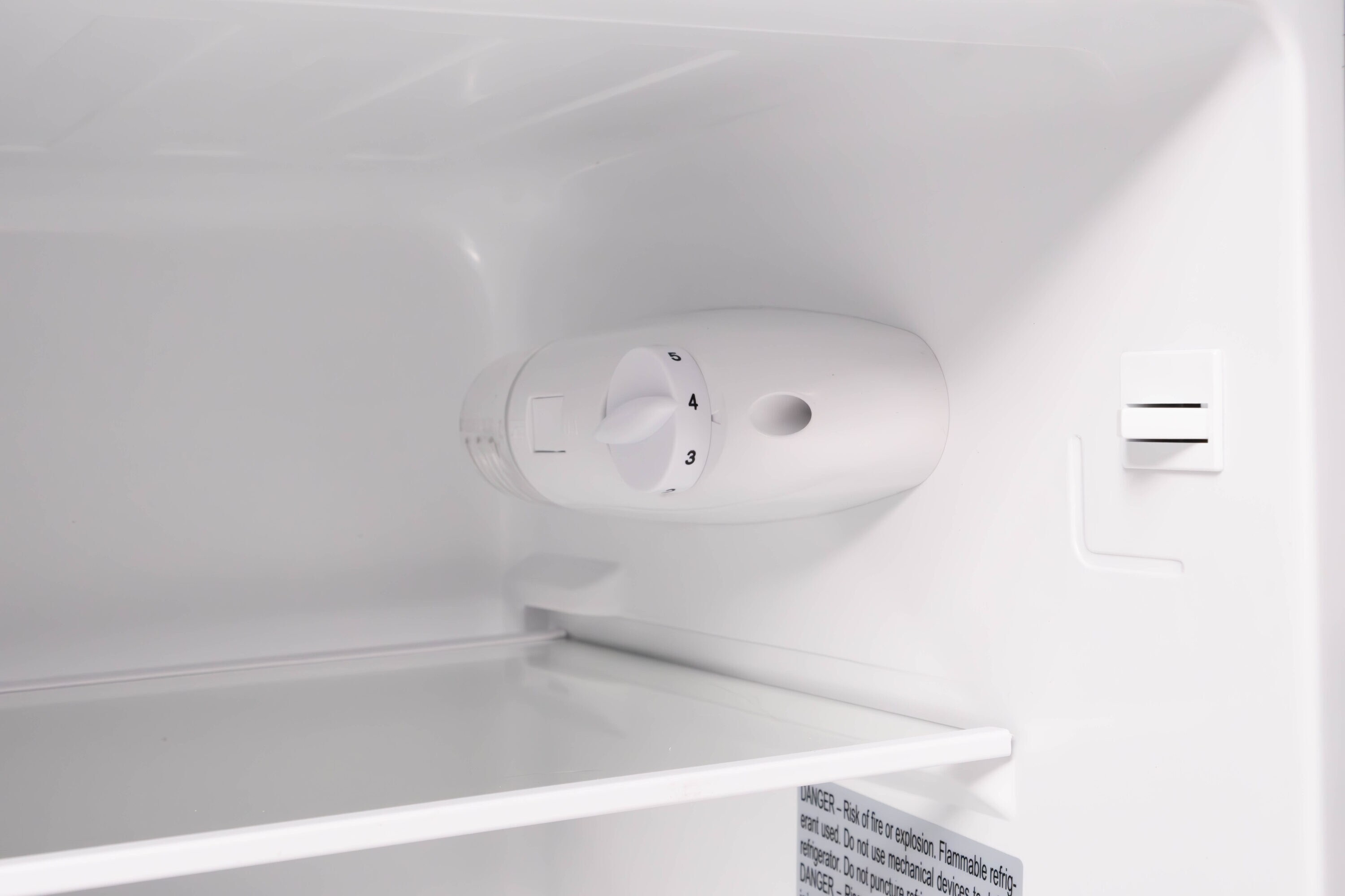 Refrigerador Mini Frigidaire de 3.1 pies cúbicos con congelador (Pizarra Negra) EFR920-SLATE-6COM.