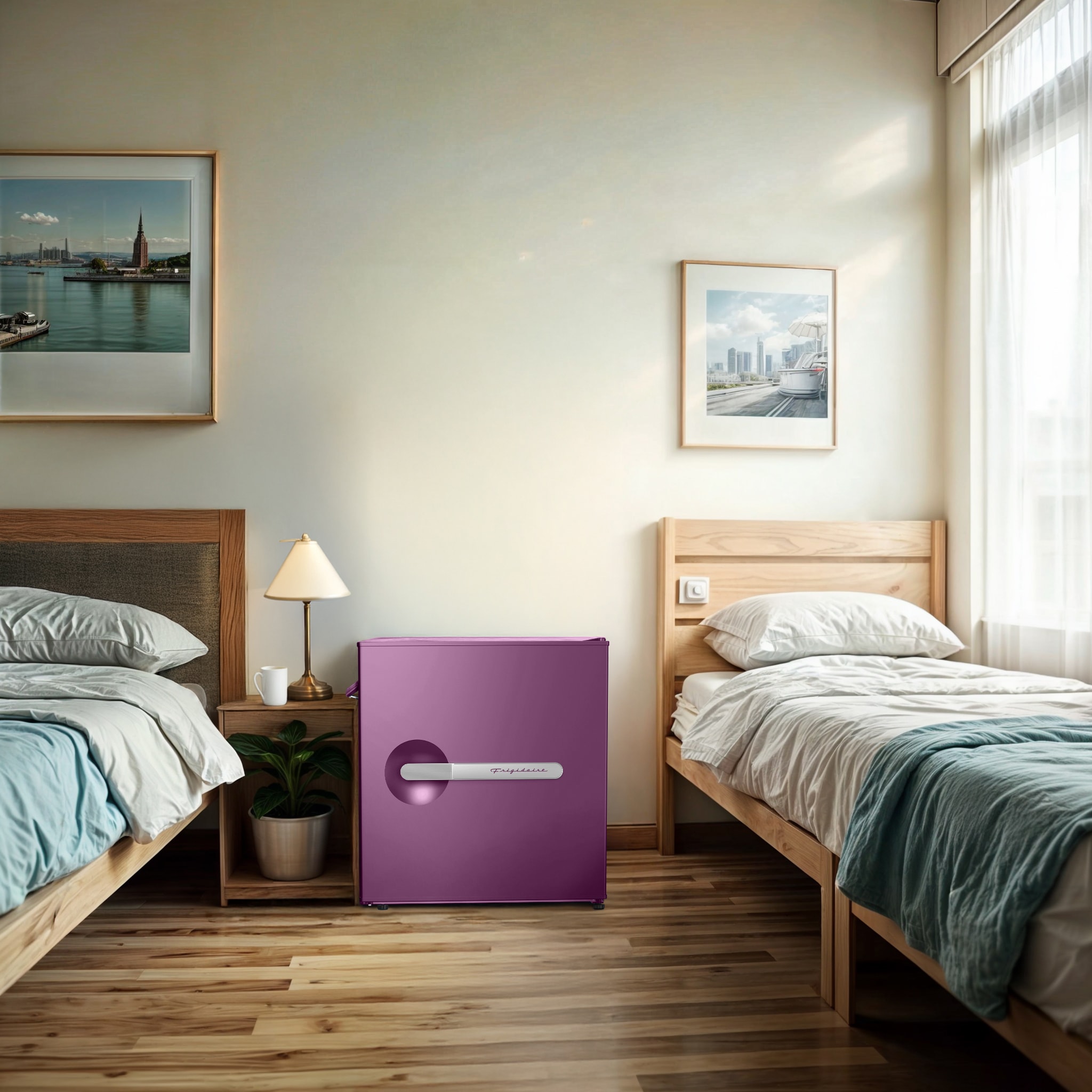 Minirrefrigerador Frigidaire de 1.6 pies cúbicos (morado) EFR197-PLUM-6COM