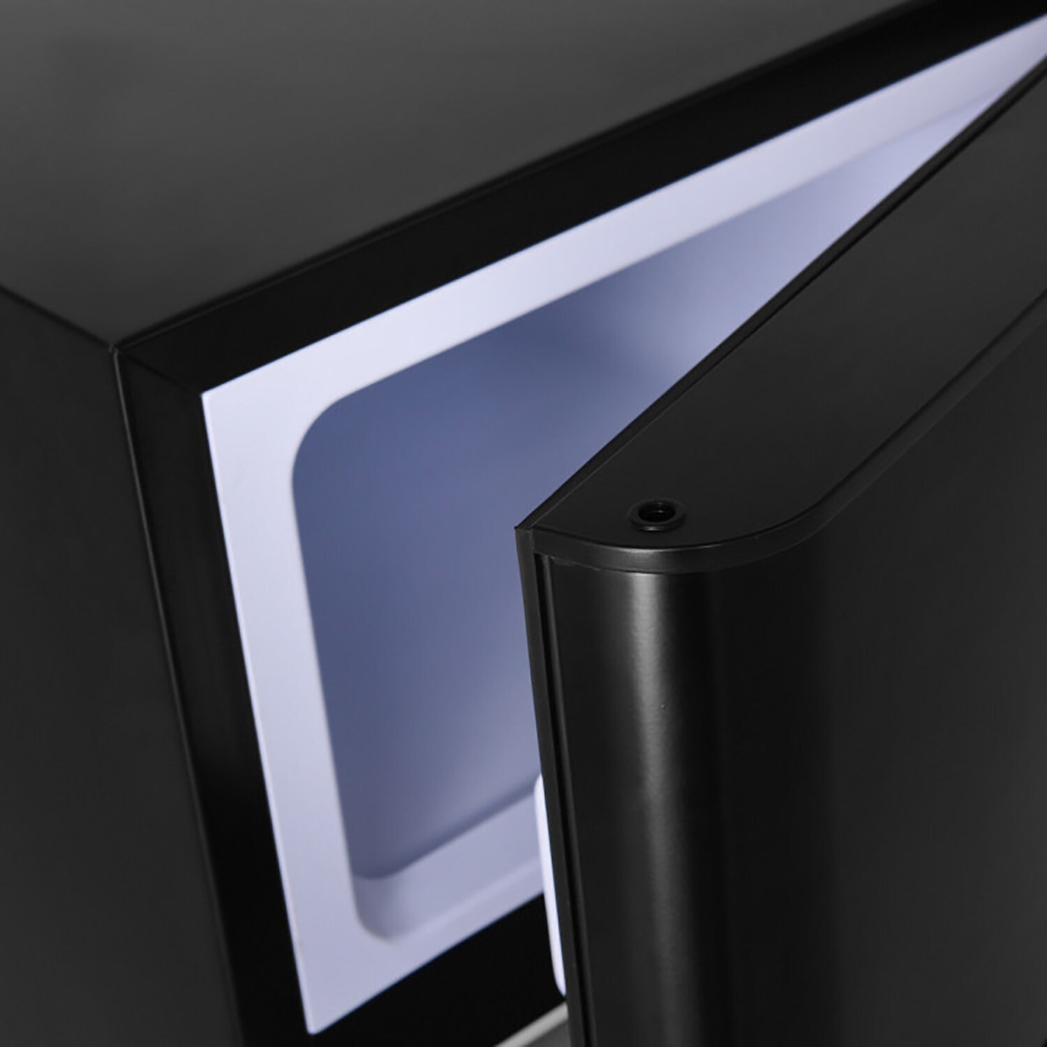 Refrigerador Compacto de Acero Inoxidable de 3.2 pies cúbicos con Congelador (Negro)