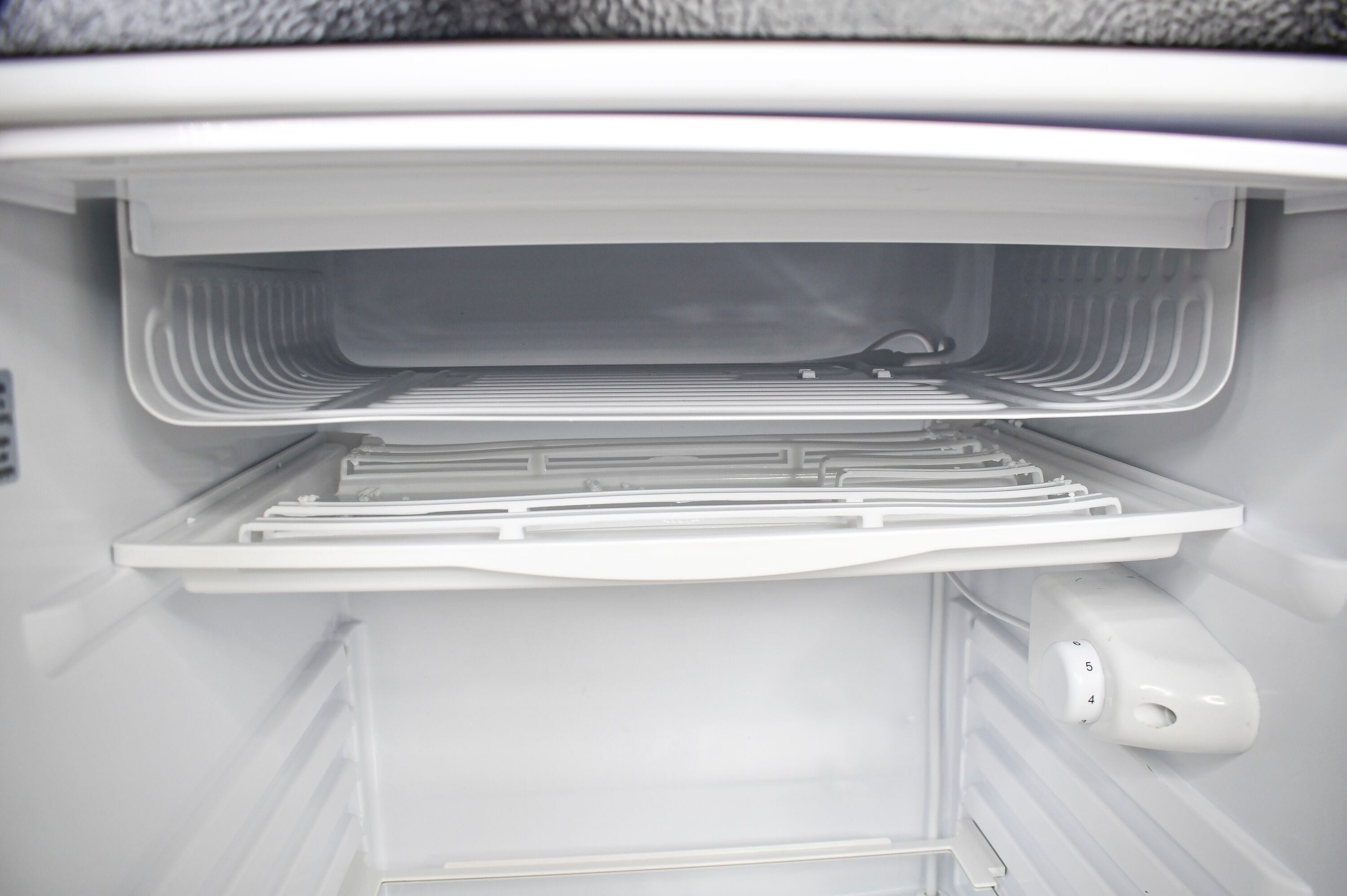 Refrigerador Mini de 5 pies cúbicos con congelador (Acero inoxidable) EFR492