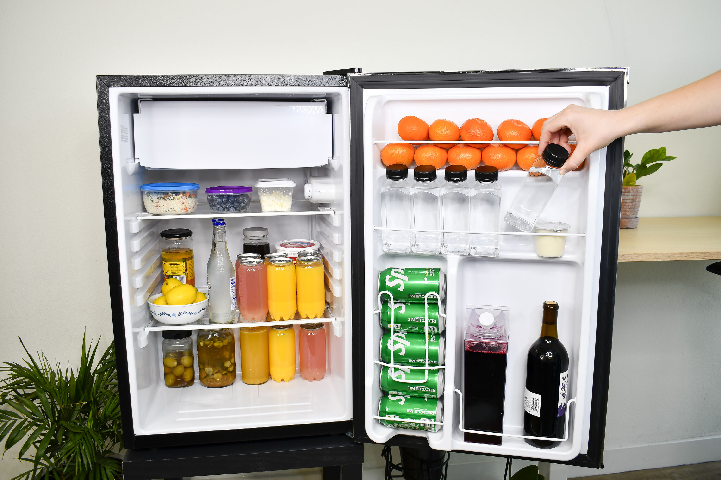 Refrigerador Mini de 5 pies cúbicos con congelador (Acero inoxidable) EFR492