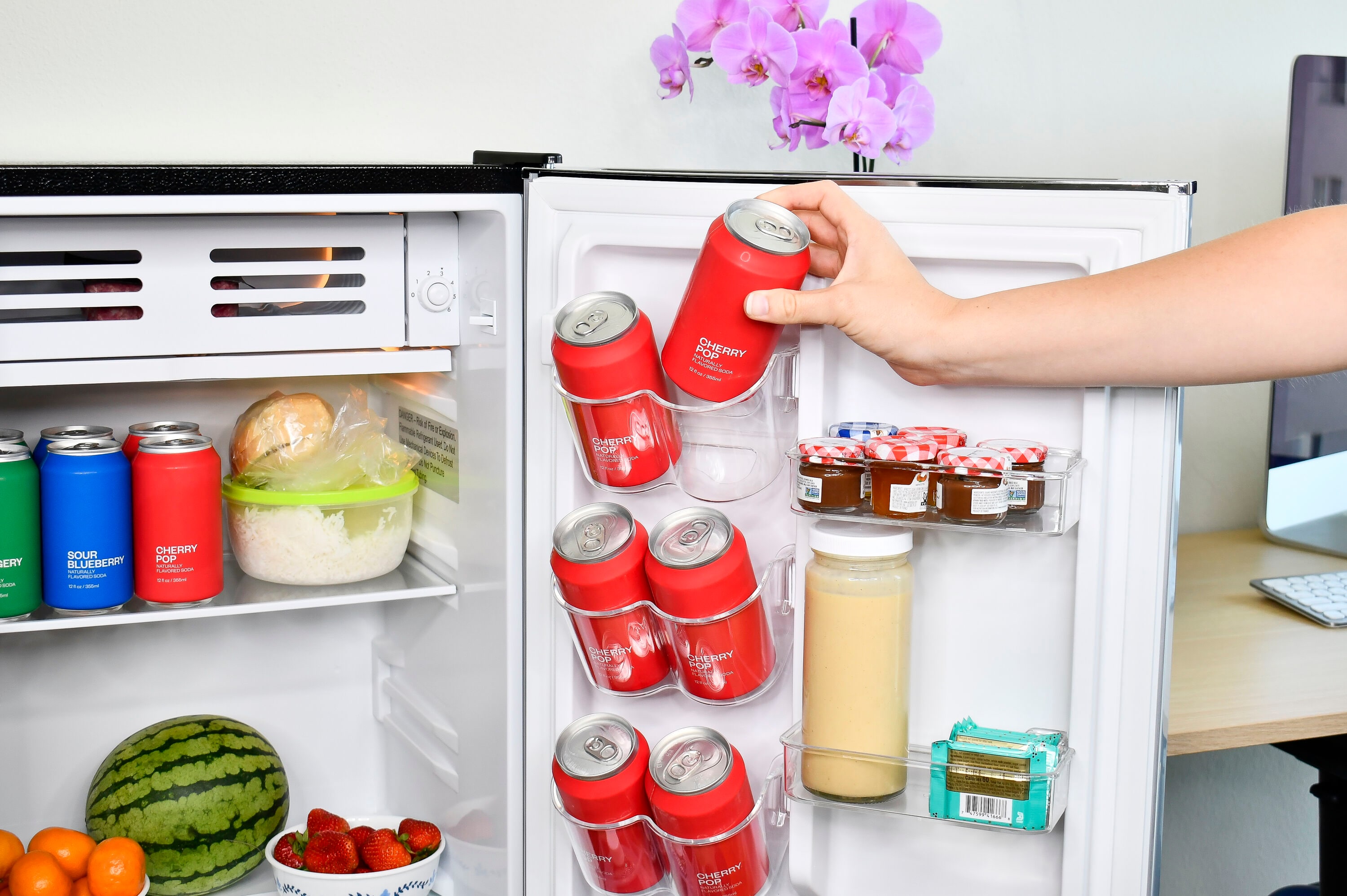 Refrigerador Mini Frigidaire de 2.5 pies cúbicos con congelador (Acero inoxidable) EFR285
