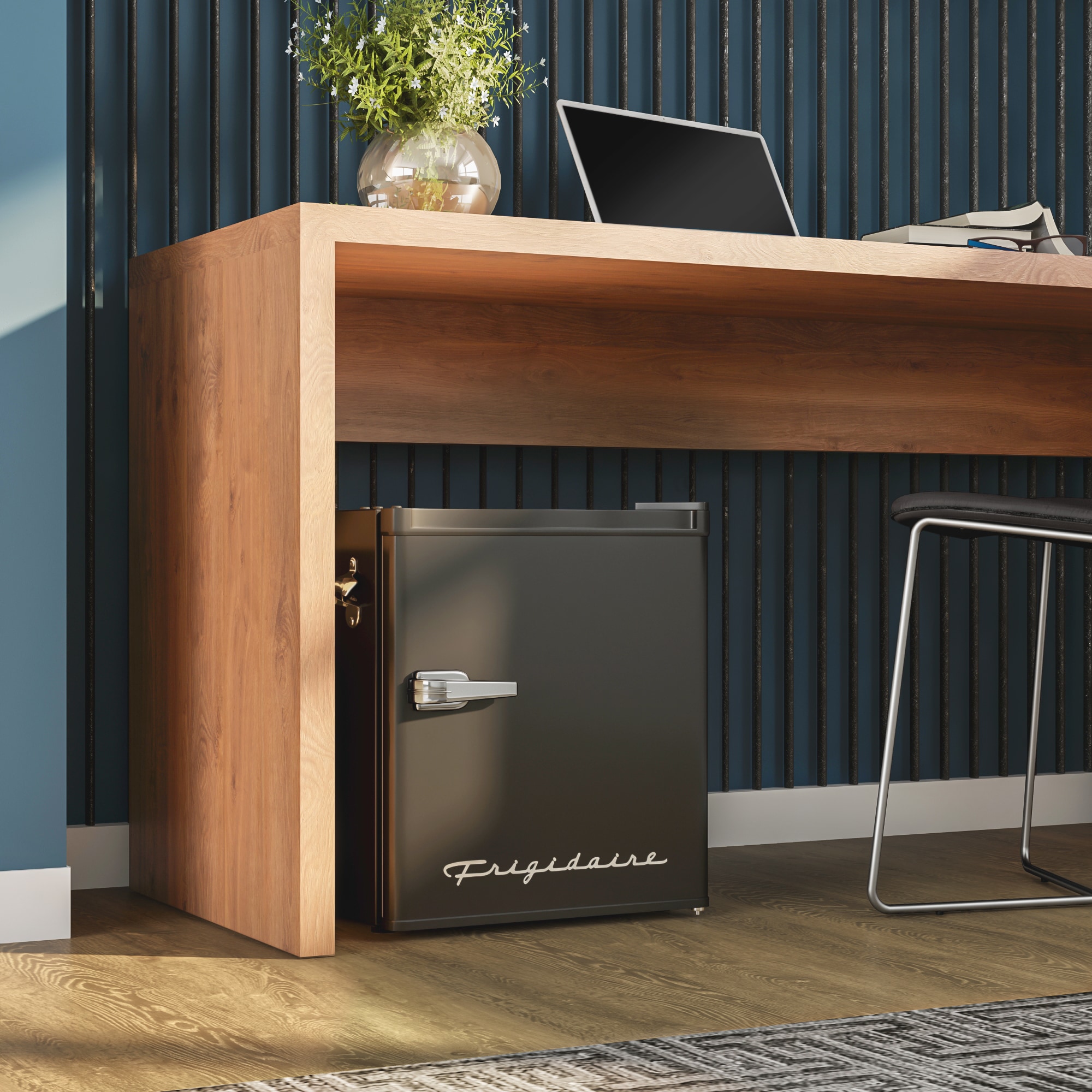 Refrigerador Mini Frigidaire de 1.6 pies cúbicos con congelador (Negro) EFR177-NEGRO