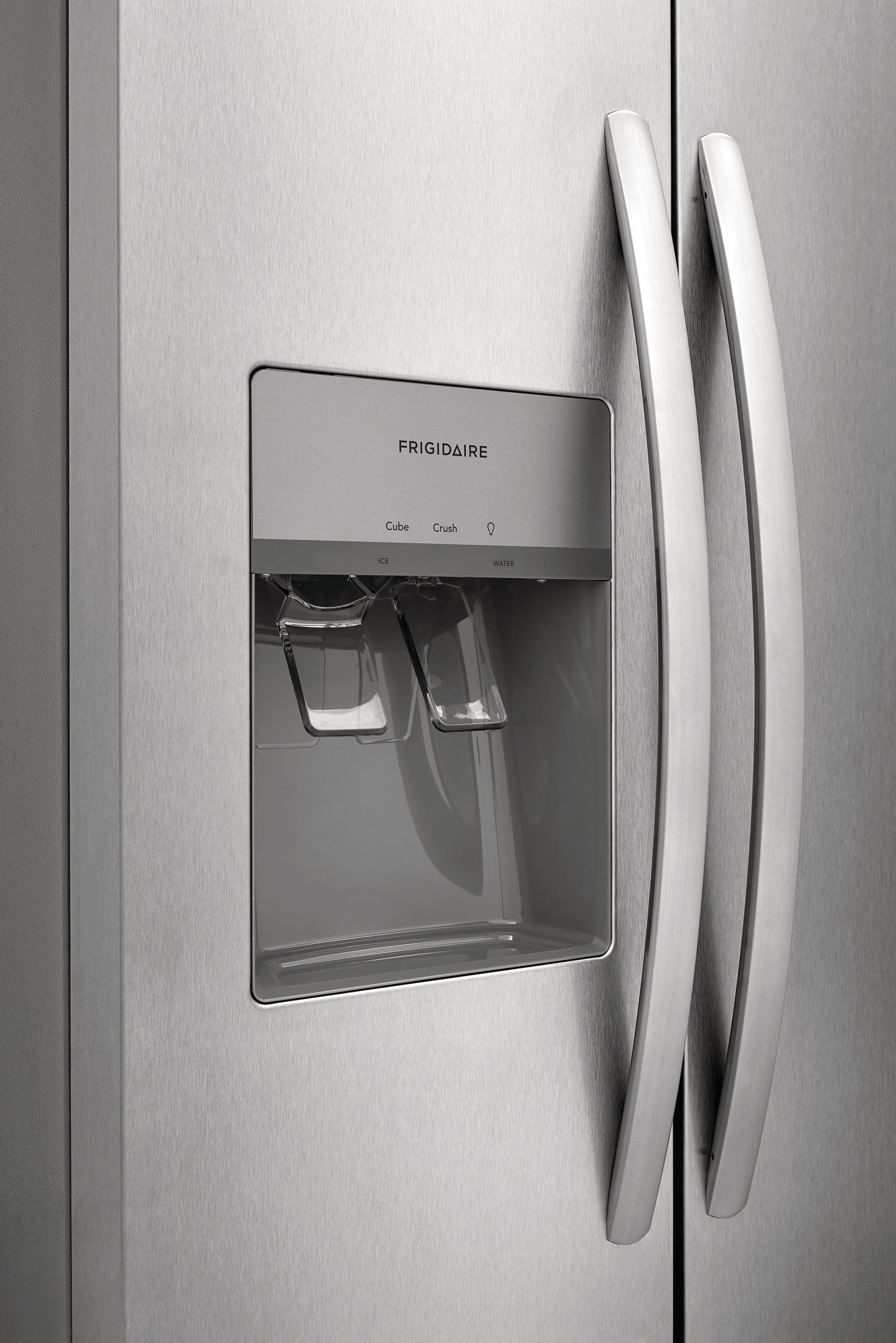 Refrigerador lado a lado de 22.3 pies cúbicos con fabricador de hielo, dispensador de agua y hielo (acero inoxidable) con certificación ENERGY STAR FRSS2323AS
