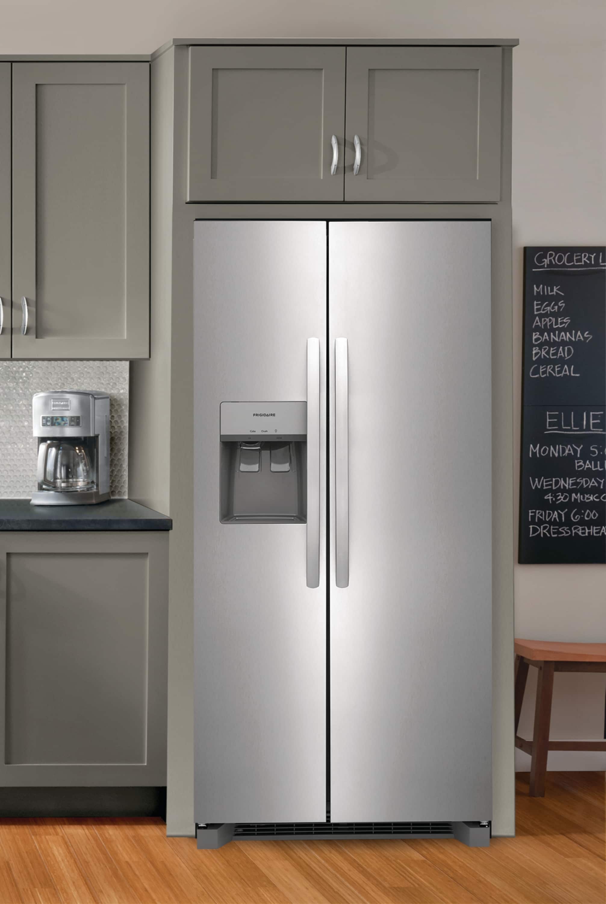 Refrigerador lado a lado de 22.3 pies cúbicos con fabricador de hielo, dispensador de agua y hielo (acero inoxidable) con certificación ENERGY STAR FRSS2323AS