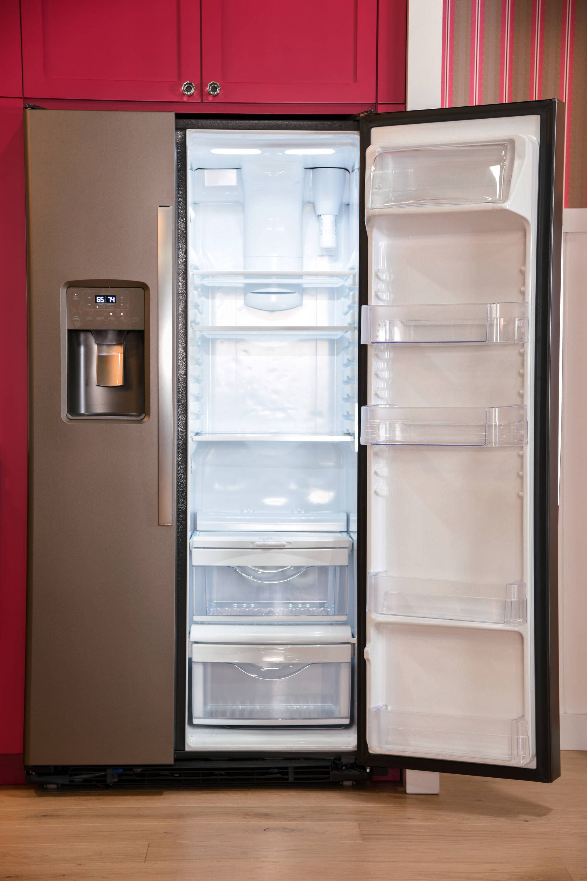 Refrigerador lado a lado de 25.3 pies cúbicos con dispensador de hielo y agua (gris pizarra)