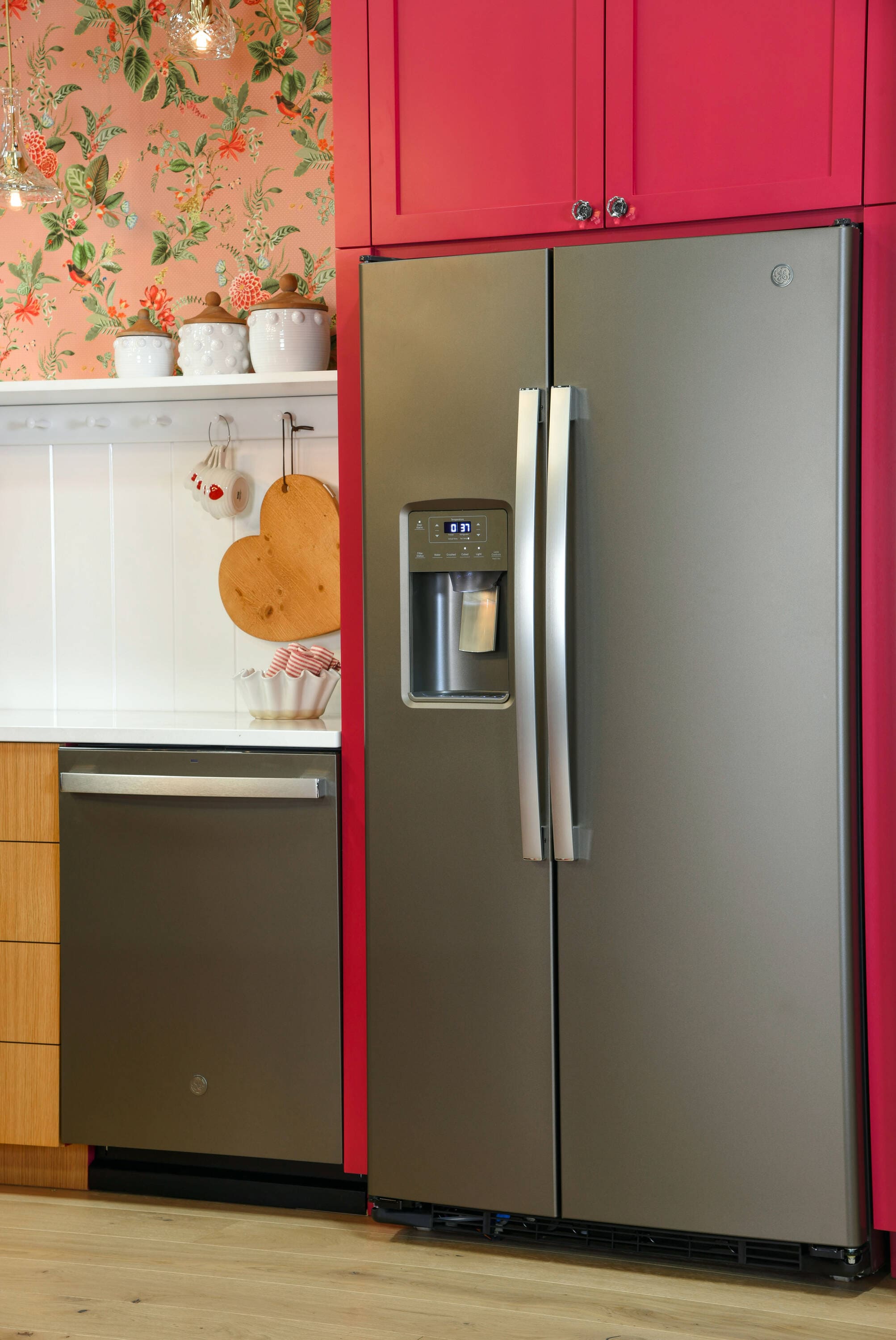Refrigerador lado a lado de 25.3 pies cúbicos con dispensador de hielo y agua (gris pizarra)