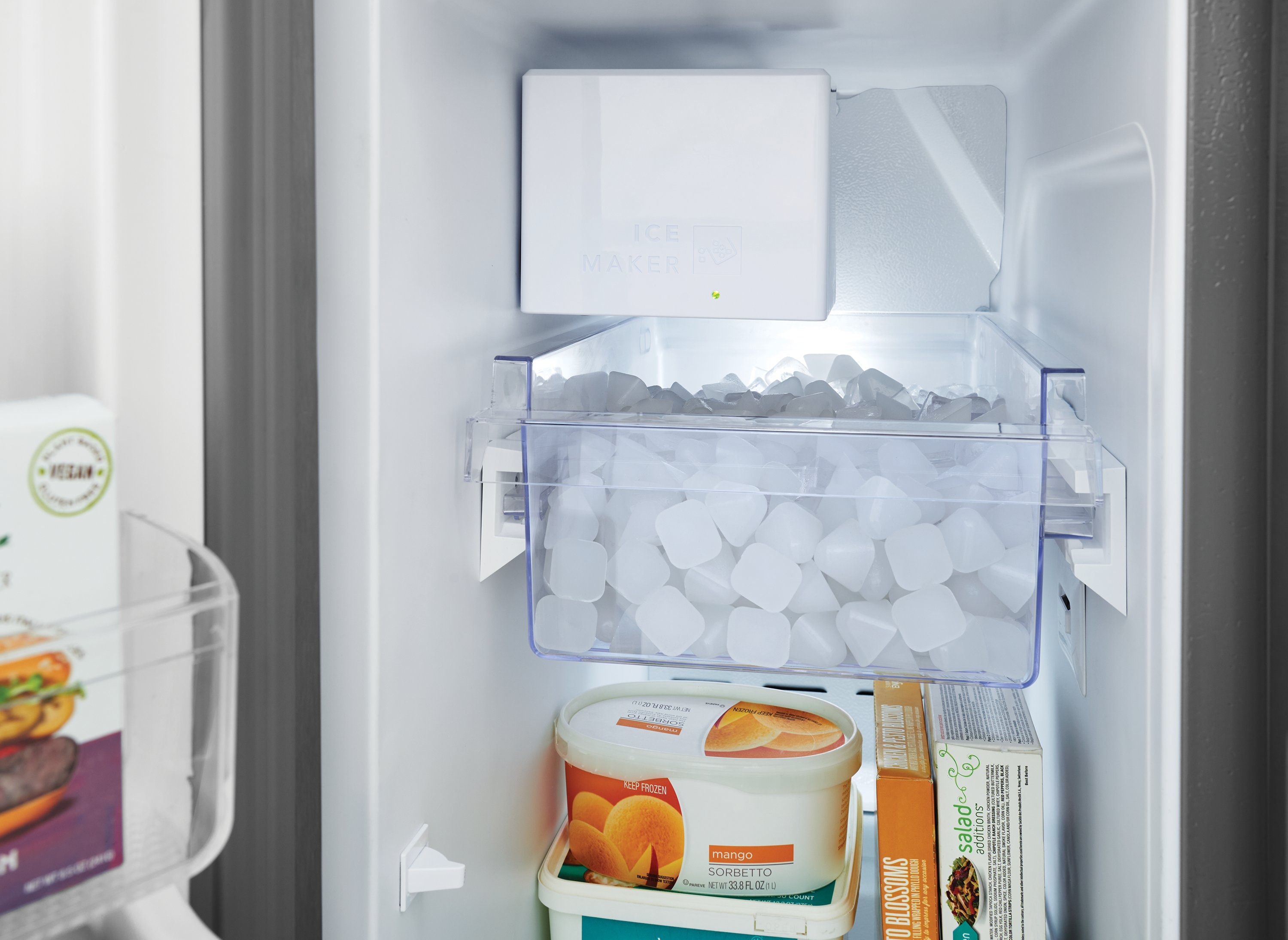 Refrigerador Frigidaire Gallery de 26 pies cúbicos con dispensador de hielo y agua en acero inoxidable a prueba de huellas dactilares (certificado por ENERGY STAR)