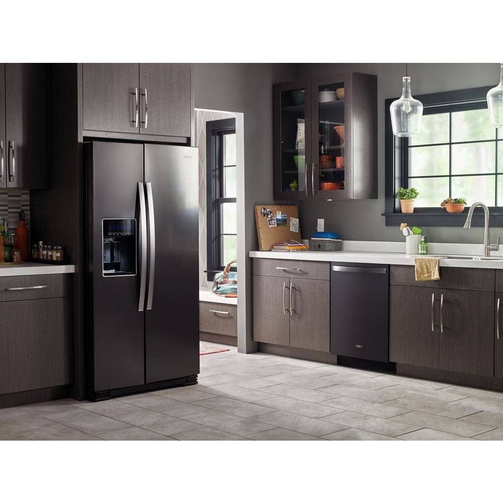 Refrigerador Side by Side Whirlpool de 20.6 pies cúbicos con dispensador de hielo y agua (acero inoxidable negro resistente a huellas) de profundidad de mostrador