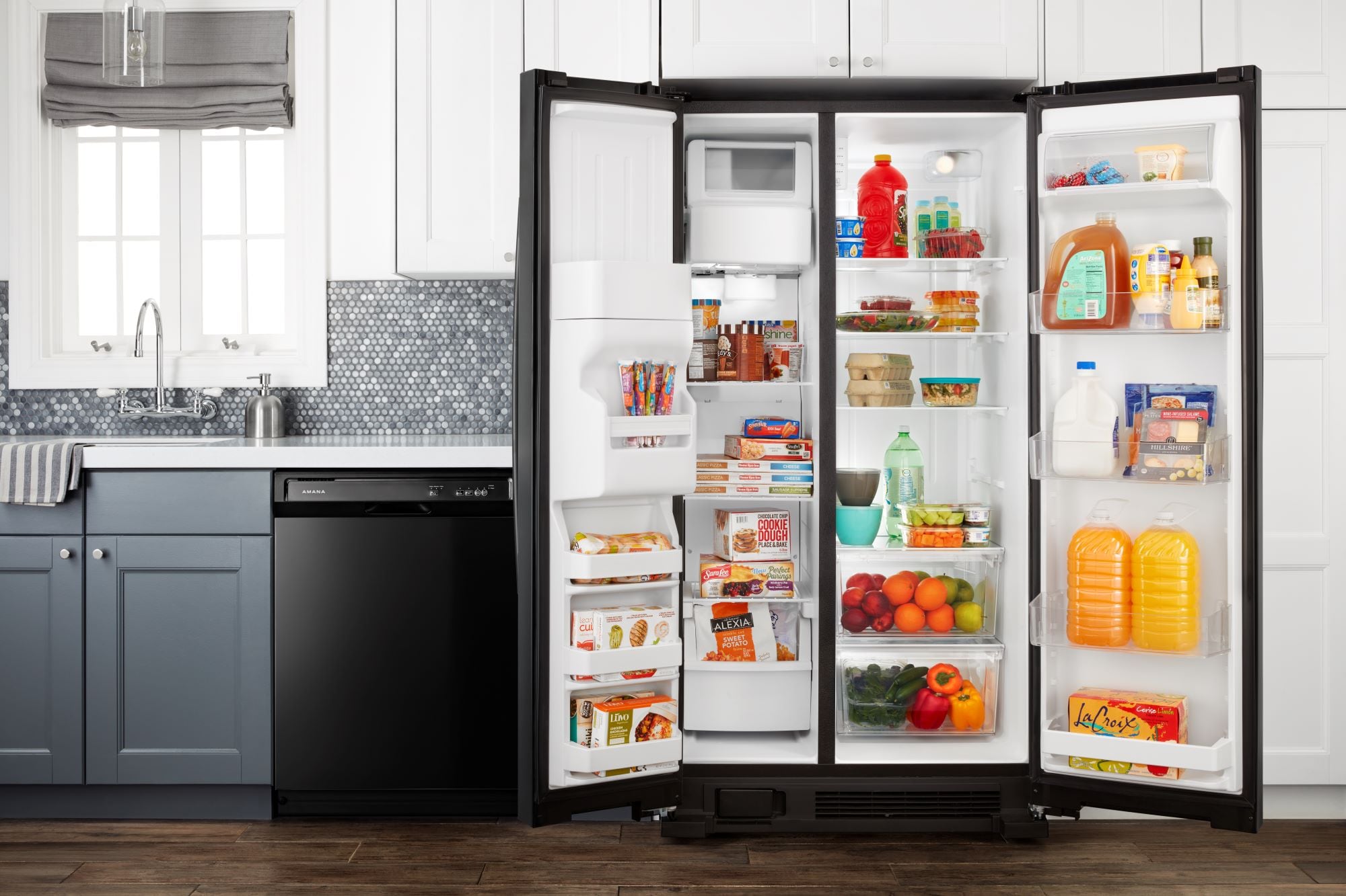 Refrigerador de lado a lado Amana de 21.4 pies cúbicos con fabricador de hielo, dispensador de agua y hielo (negro) ASI2175GRB