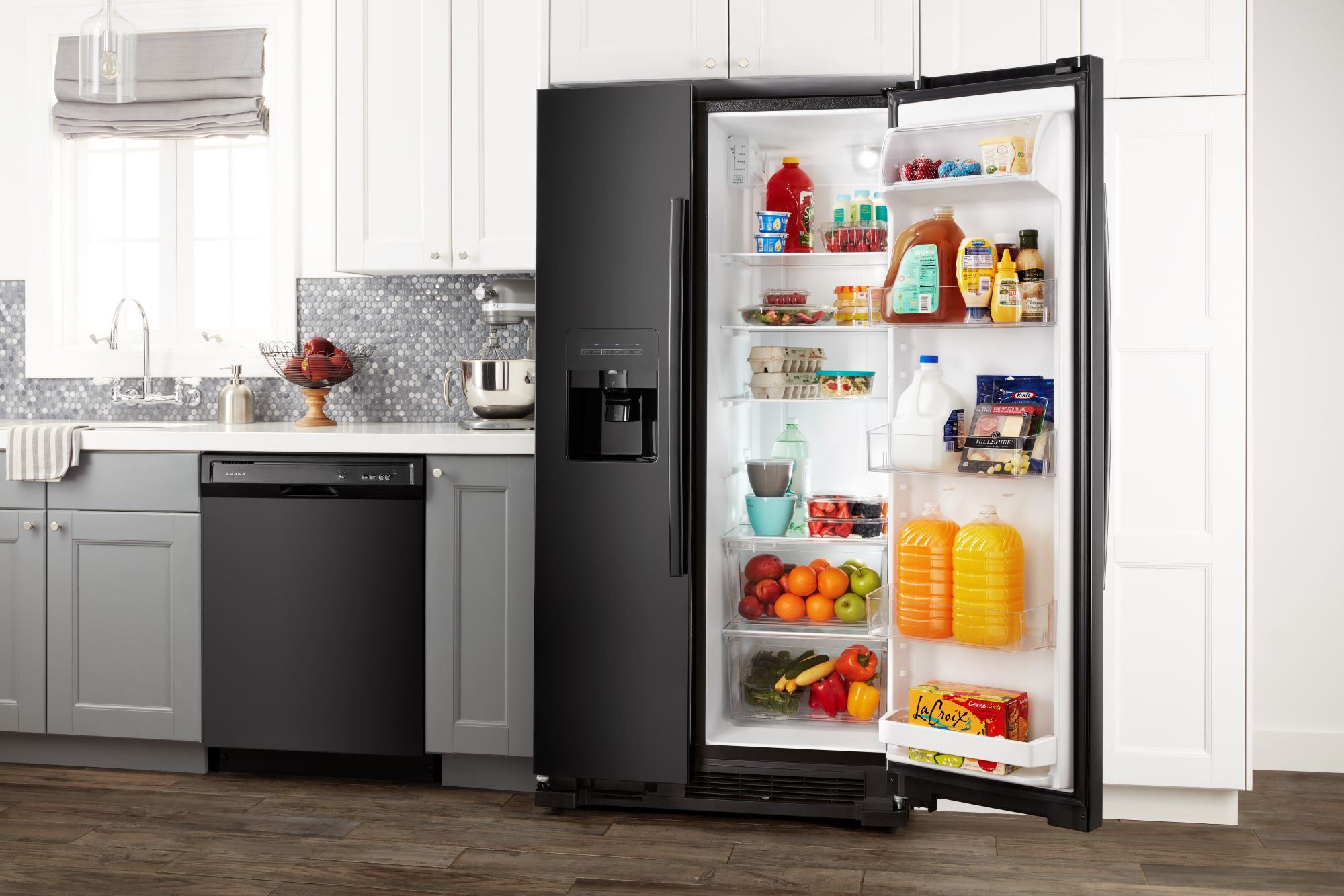 Refrigerador de lado a lado Amana de 21.4 pies cúbicos con fabricador de hielo, dispensador de agua y hielo (negro) ASI2175GRB