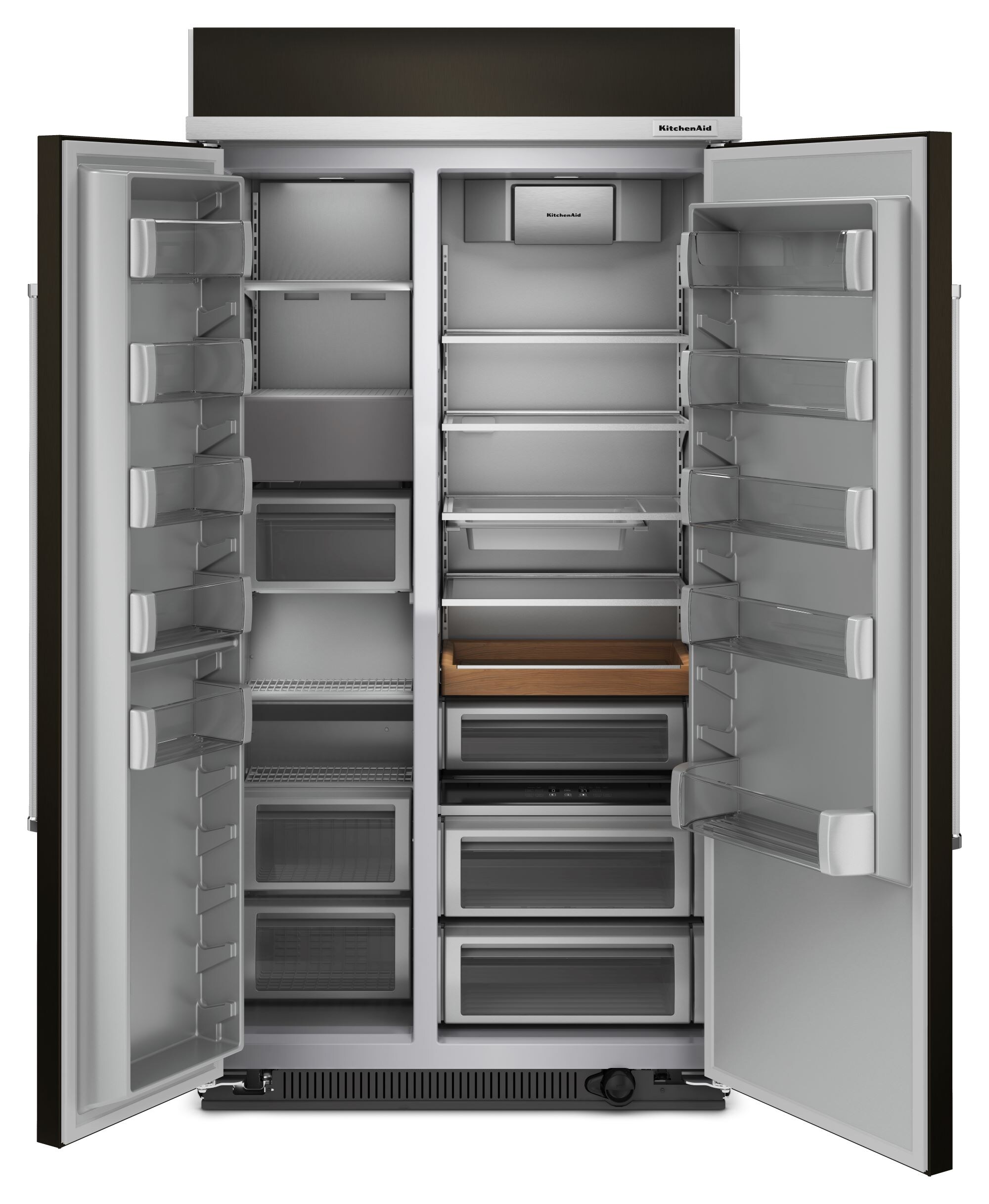 Refrigerador empotrado de lado a lado con profundidad de mostrador de 25.5 pies cúbicos en acero inoxidable negro con acabado PrintShield de KitchenAid.