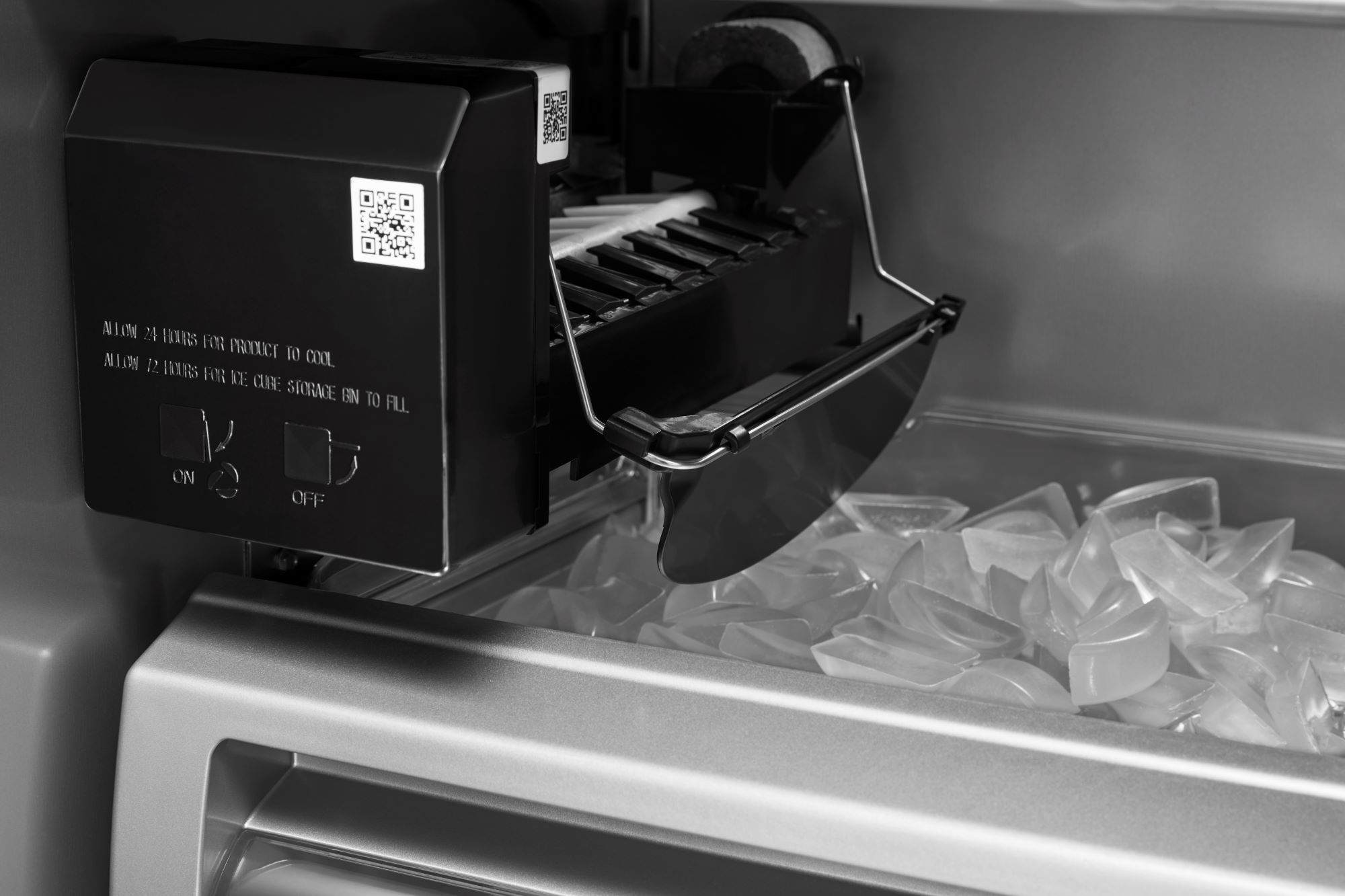 Refrigerador de 30 pies cúbicos, estilo empotrable, de acero inoxidable negro con acabado PrintShield