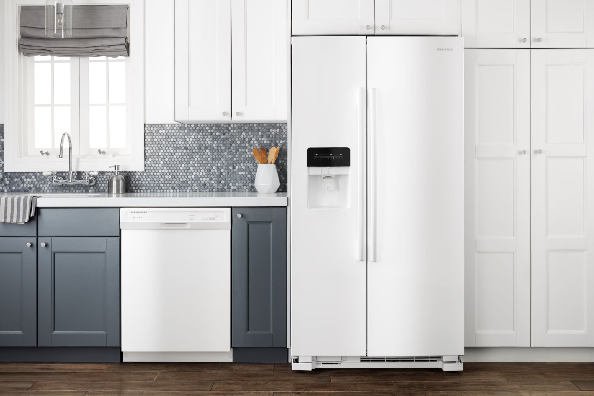 Refrigerador Amana de 21.4 pies cúbicos con despachador de hielo y agua en lado a lado (Blanco) ASI2175GRW