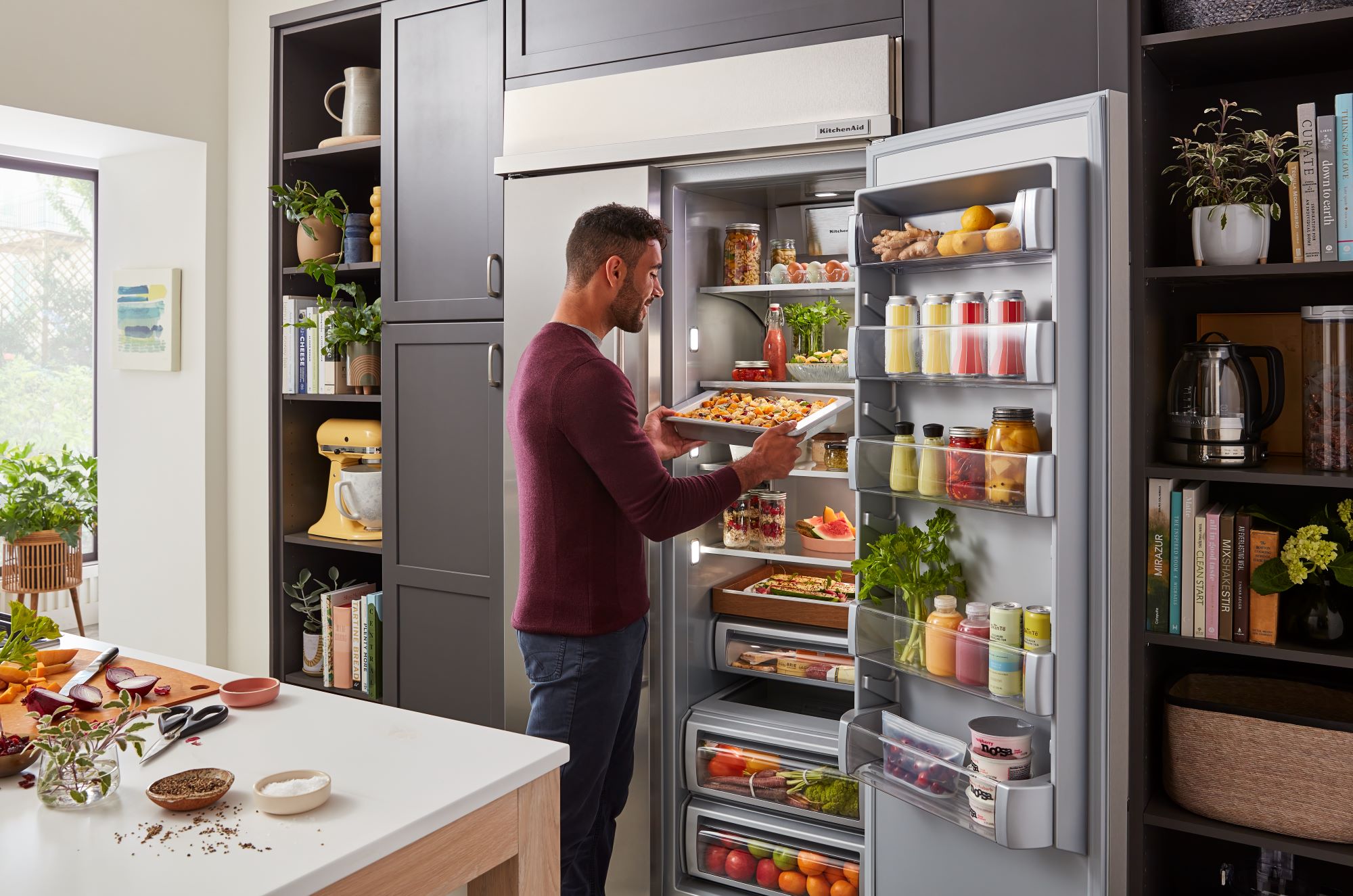 Refrigerador KitchenAid de 25.1 pies cúbicos estilo Side-by-Side empotrado con máquina de hielo, dispensador de agua y hielo (acero inoxidable con acabado PrintShield) Certificado ENERGY STAR KBSD702MPS