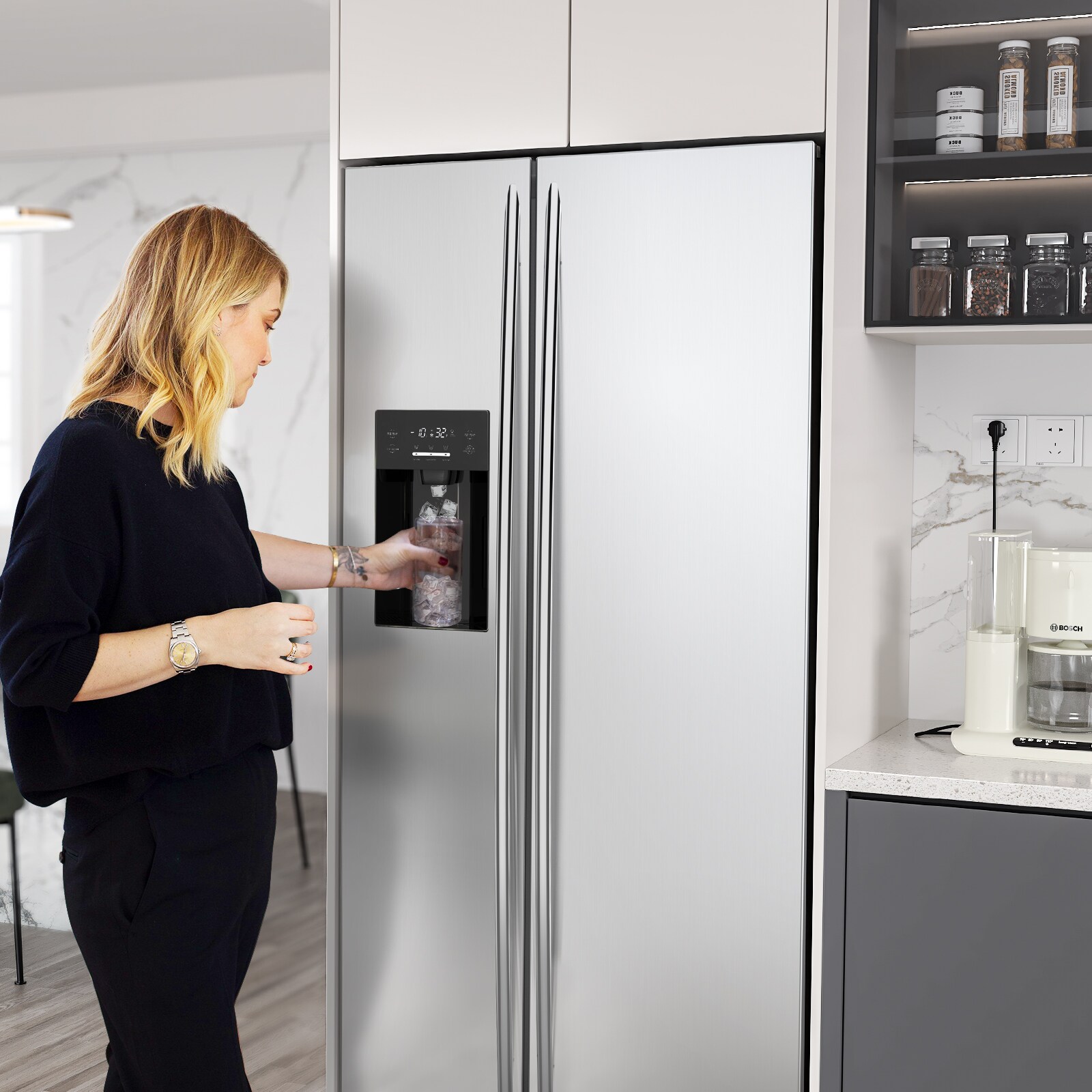 Refrigerador de 20.01 pies cúbicos de profundidad de mostrador con dispensador de hielo, agua y hielo - Plateado