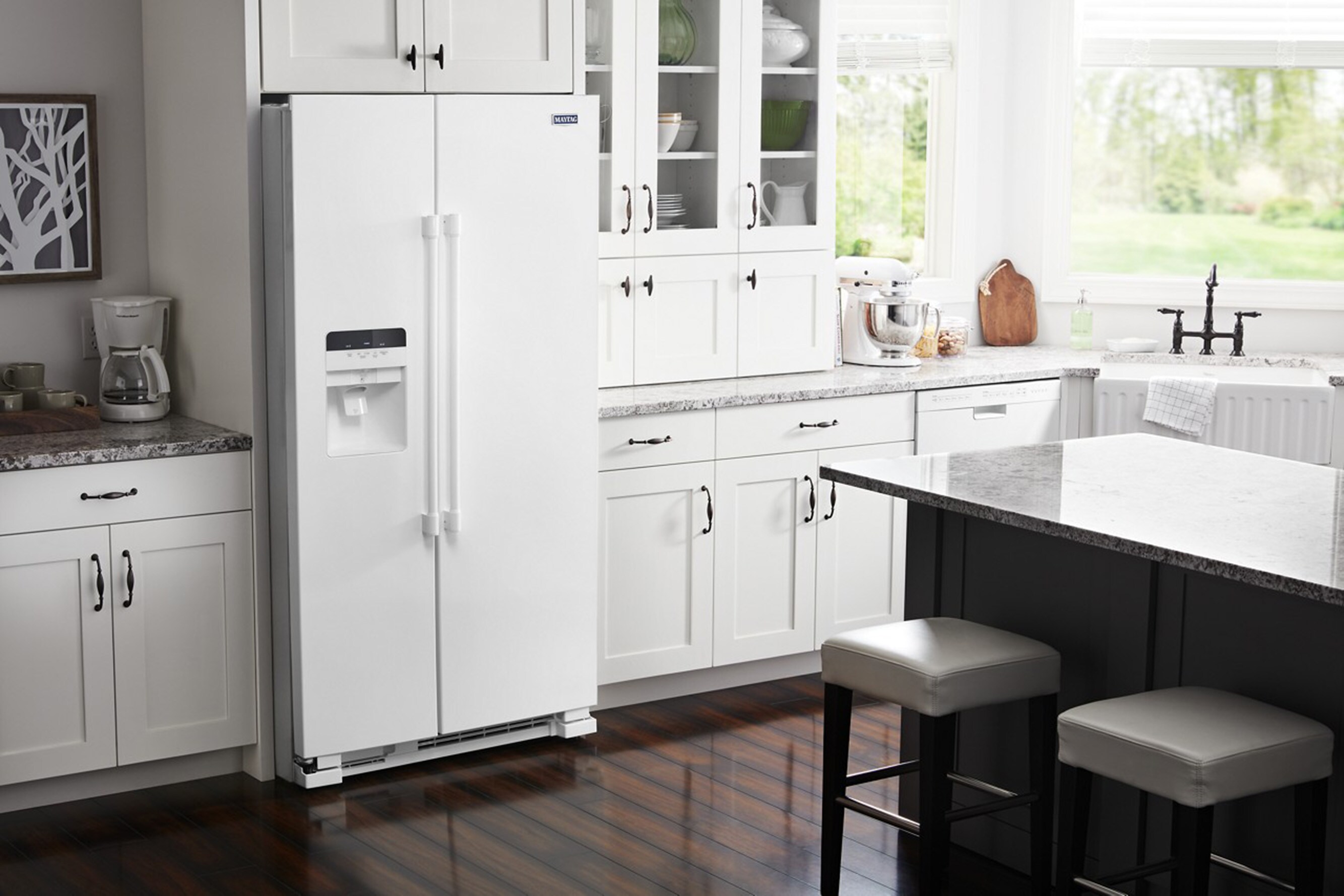 Refrigerador lado a lado de 24.5 pies cúbicos con fabricador de hielo, dispensador de agua y hielo (blanco)