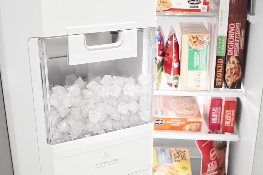Refrigerador de 24.5 pies cúbicos de lado a lado con fabricador de hielo, dispensador de agua y hielo (Negro) - MSS25C4MGB de Maytag