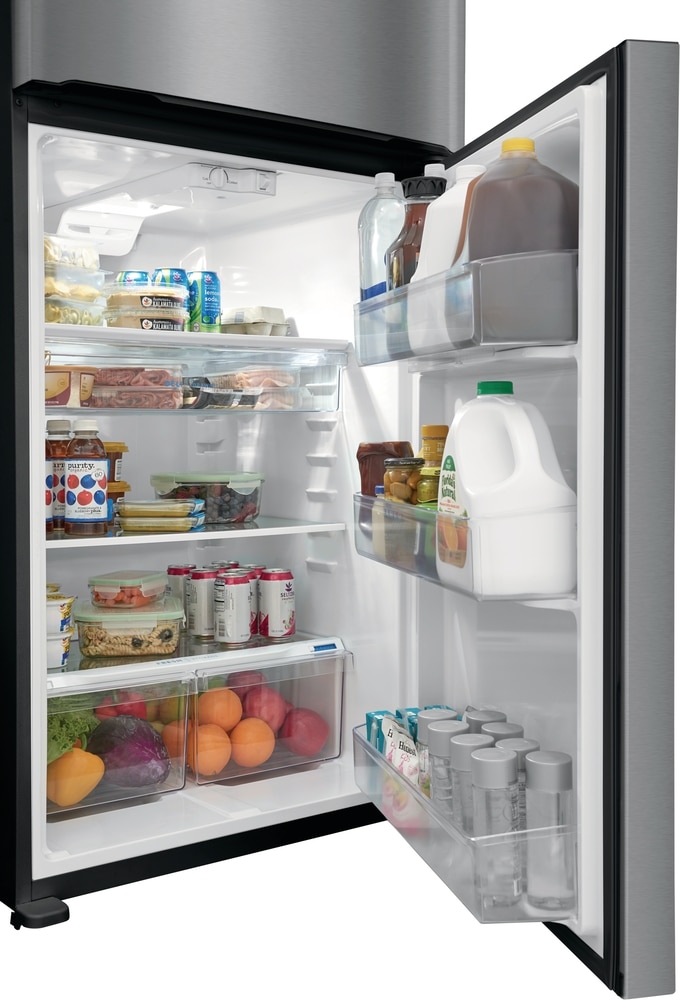 Refrigerador Top-Freezer de 20 pies cúbicos con resistencia a huellas dactilares en acero inoxidable, listo para el garaje LFTR2045VF de Frigidaire.