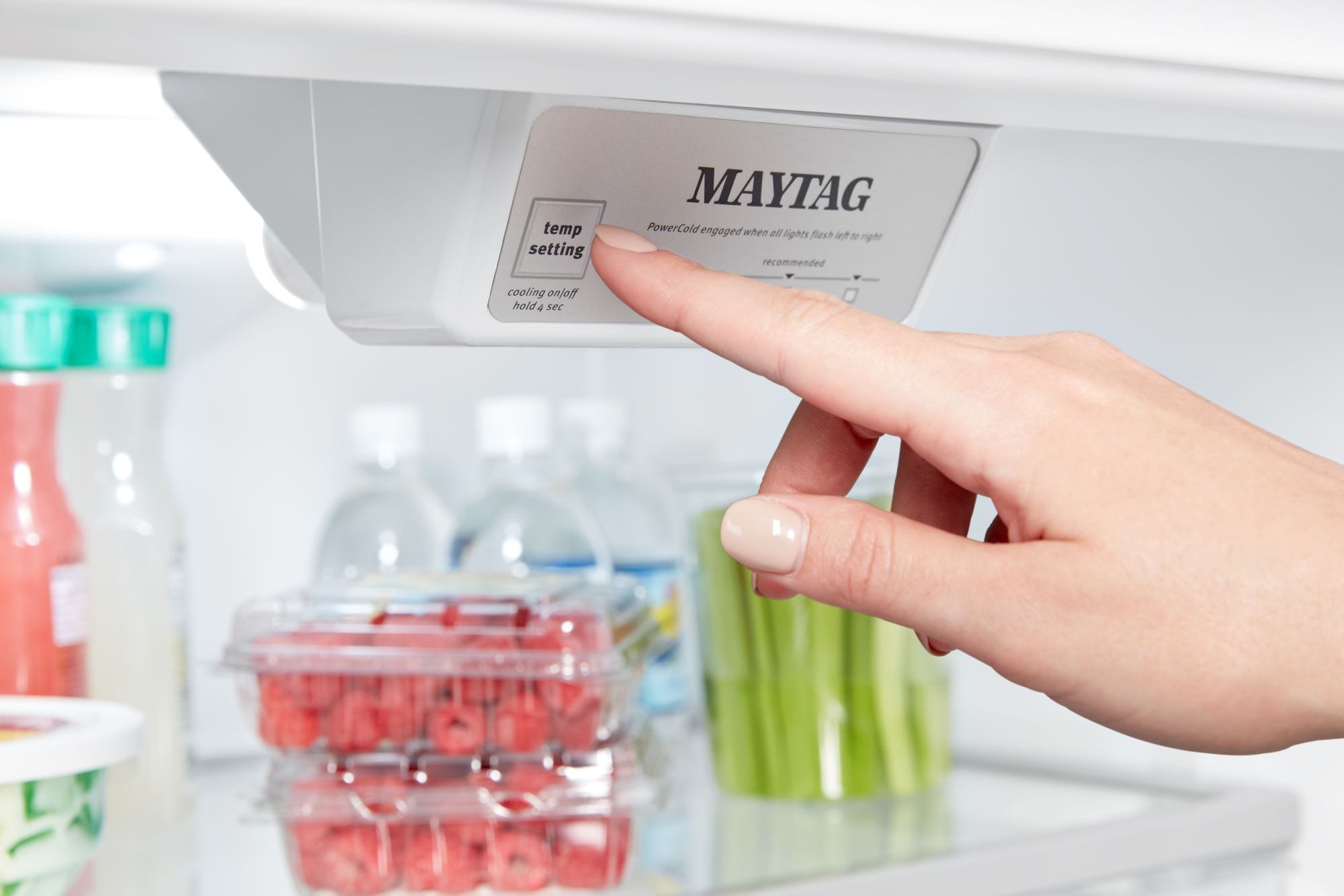 Refrigerador Maytag de 18.2 pies cúbicos con congelador superior (Blanco) MRT118FFFH