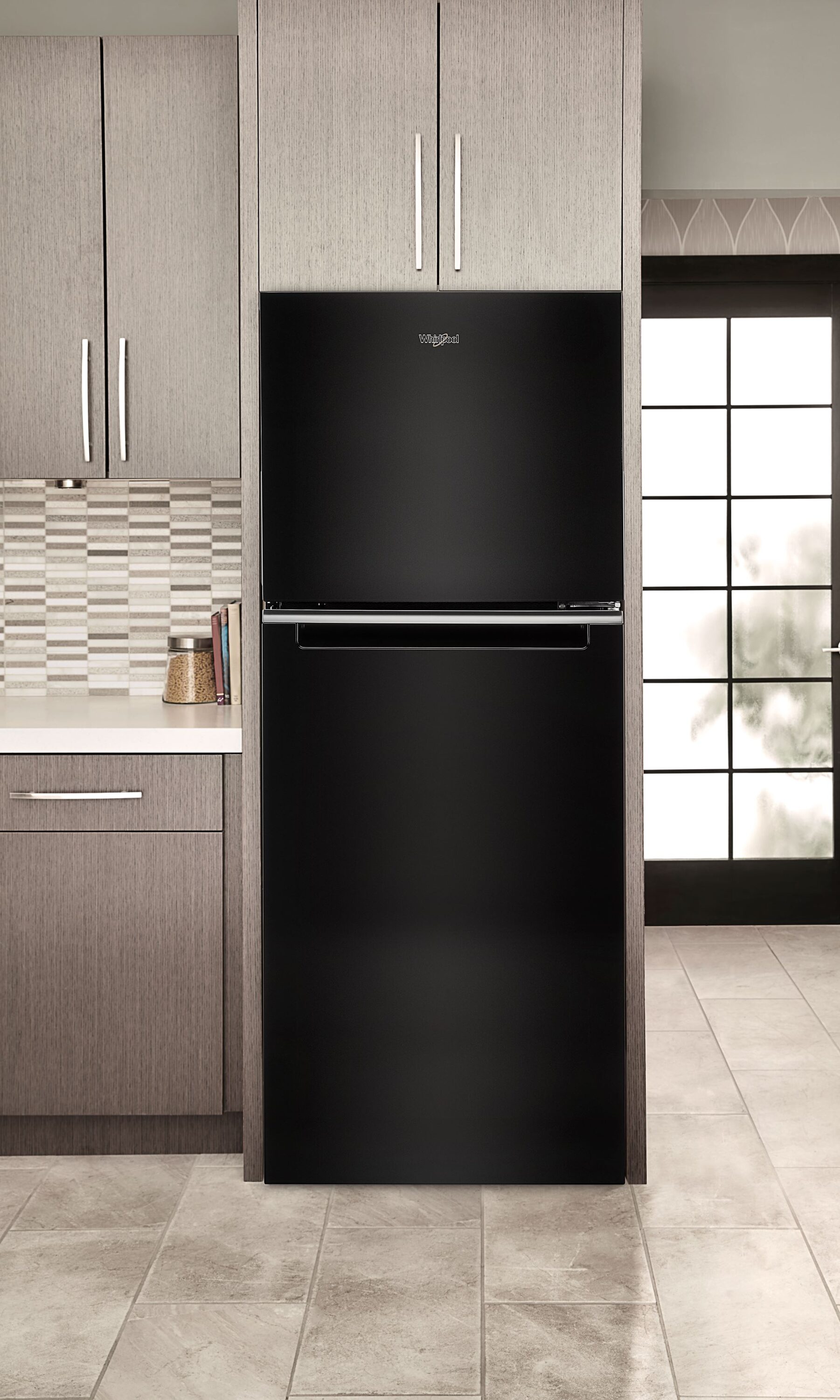 Refrigerador de 11.6 pies cúbicos de Profundidad de Mostrador con Congelador Superior (Negro Acero Inoxidable Resistente a las Huellas Dactilares)