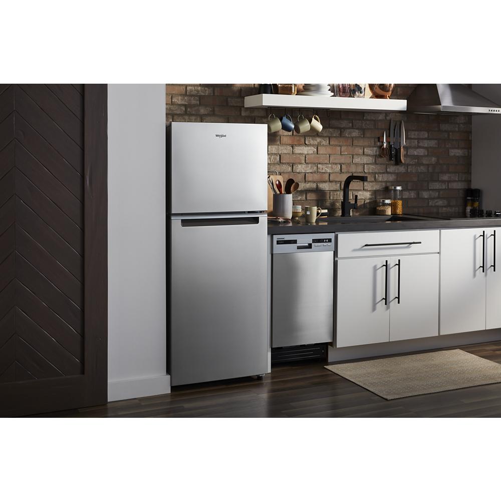 Refrigerador congelador superior de acero inoxidable resistente a huellas dactilares de 11.6 pies cúbicos de profundidad de mostrador - Whirlpool WRT312CZJZ