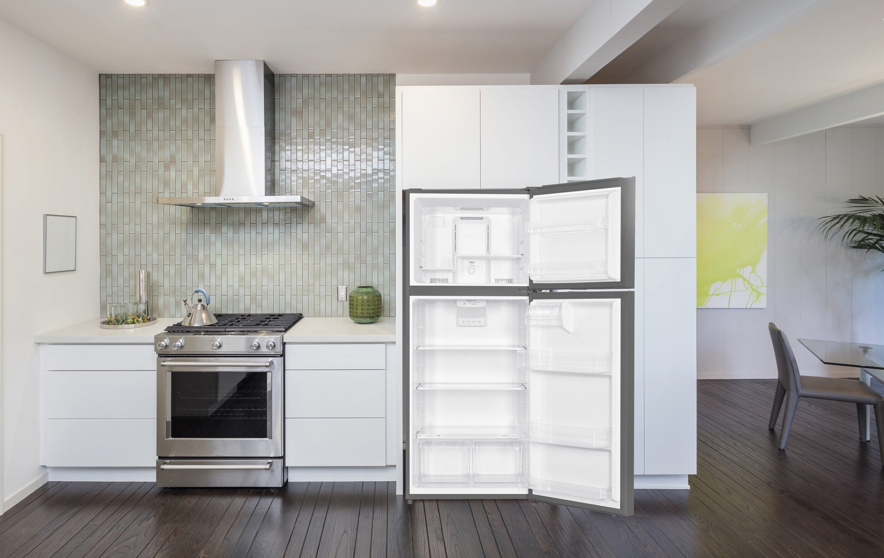Refrigerador empotrado de acero inoxidable de 17 pies cúbicos con congelador superior y profundidad de mostrador Impecca