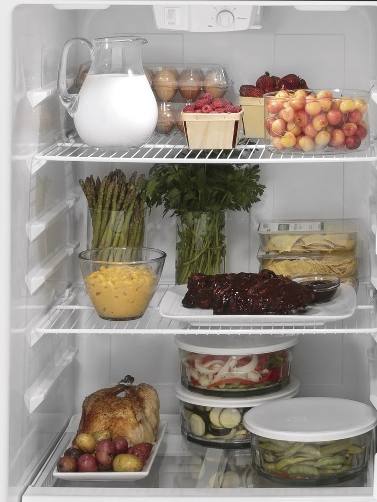 Refrigerador con congelador superior de 17.5 pies cúbicos (Negro)