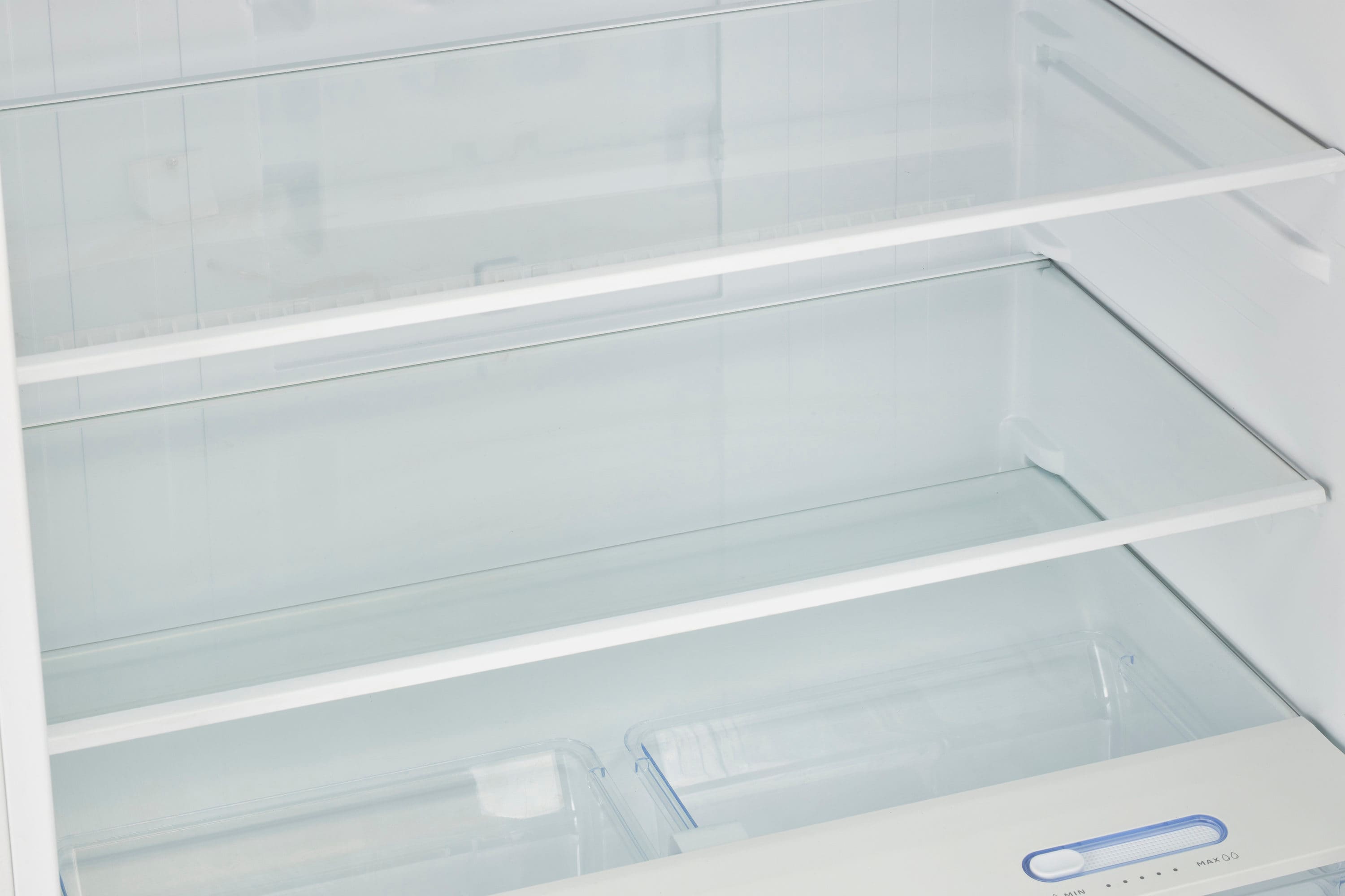 Refrigerador único Off-Grid de 19 pies cúbicos con congelador superior (Blanco) UGP-19C SM W
